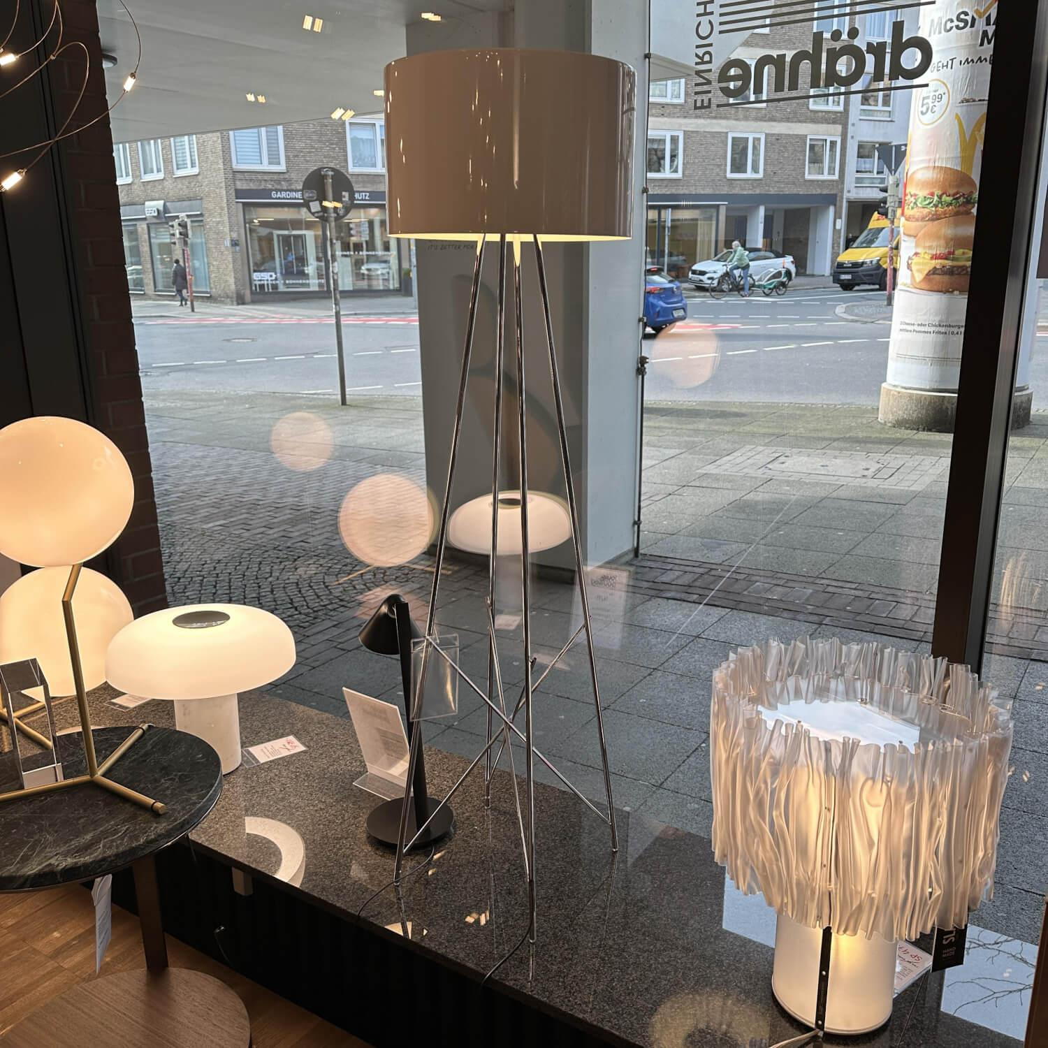 Flos - Stehleuchte Ray F1 Metallschirm Weiß Gestell Verchromt - 3