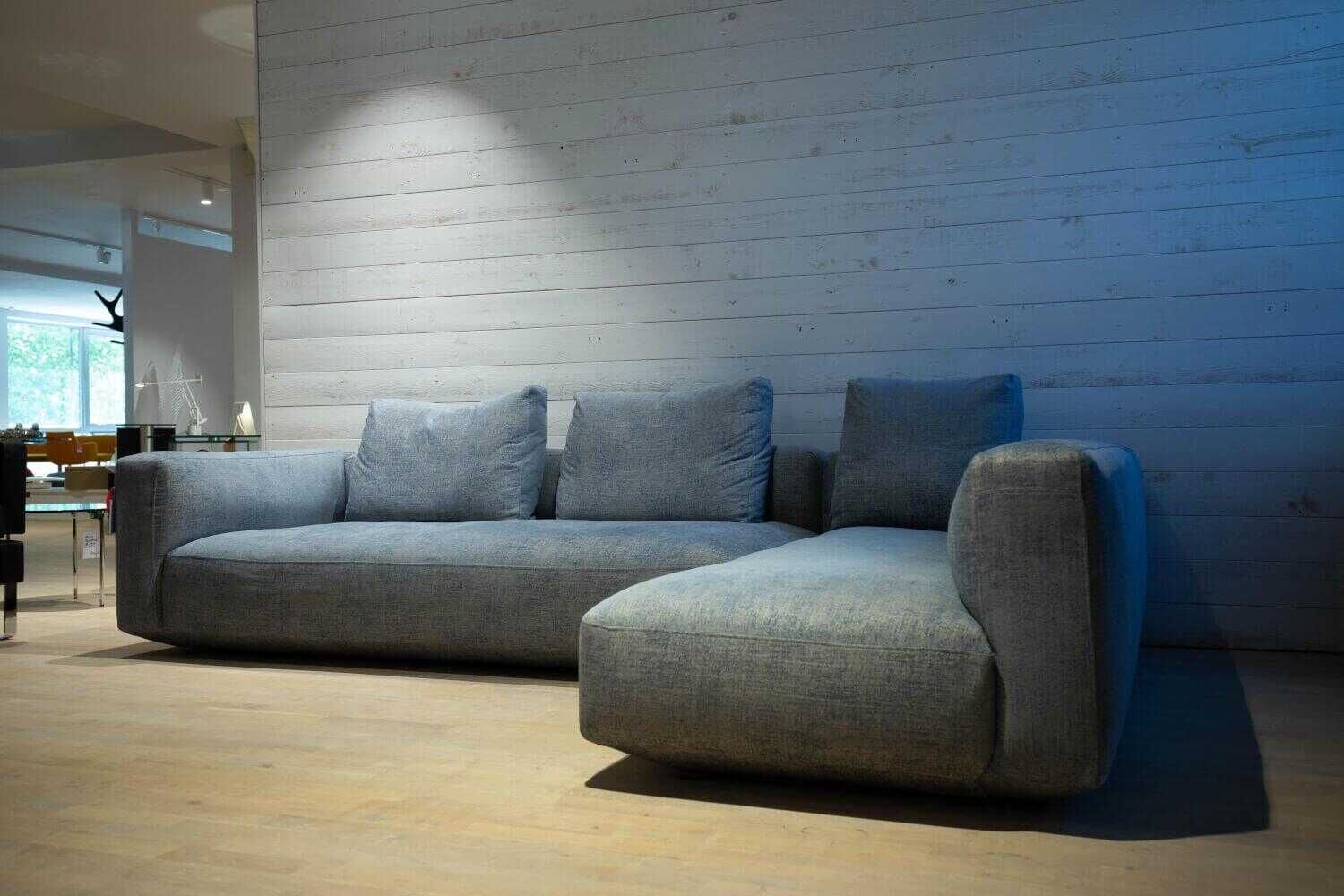 Zanotta - Ecksofa Pianoalto 2-teilig Stoff Tatto-Lavanda Blau mit 3 Kissen - 3
