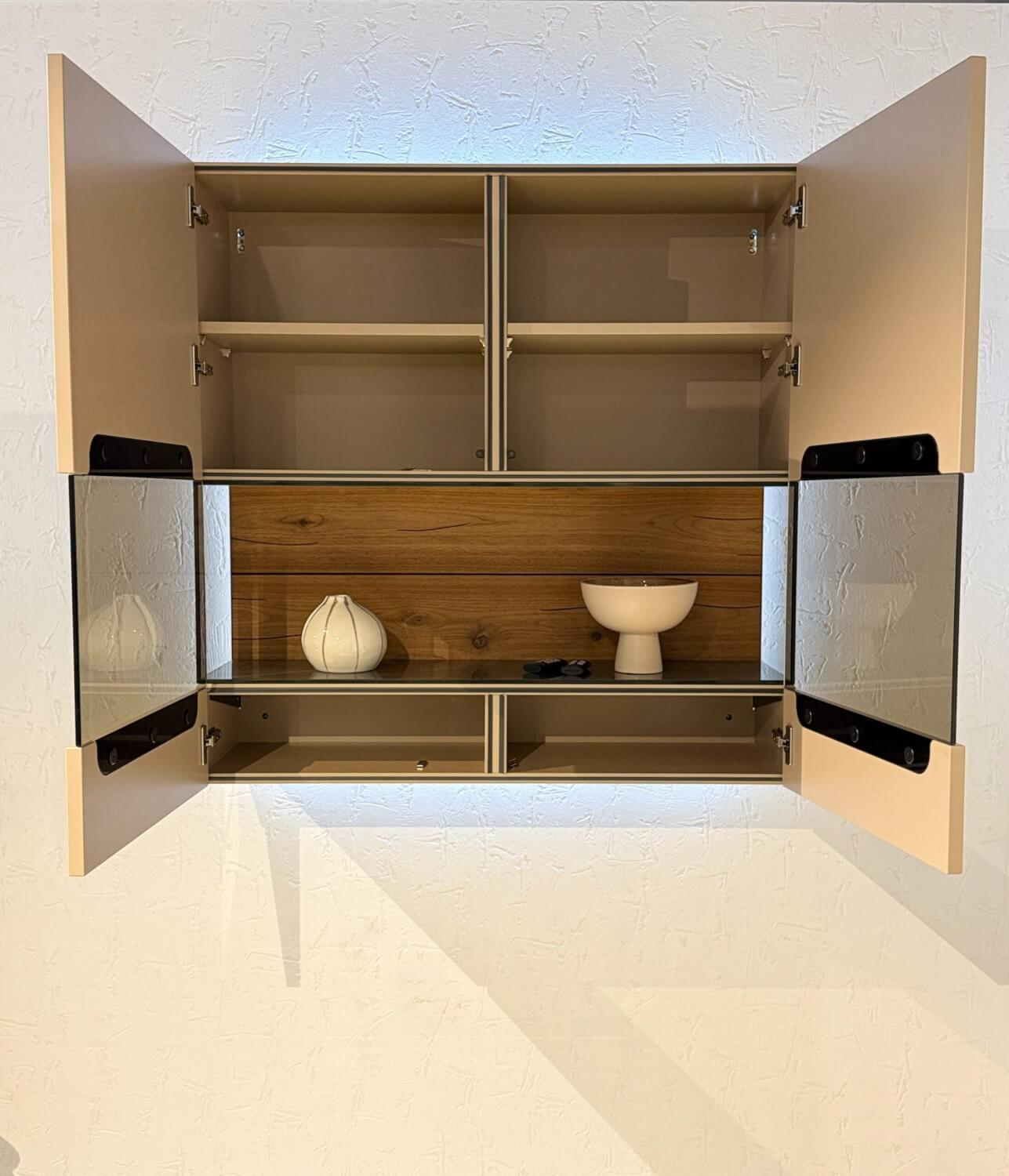 Hülsta - Hängevitrine Gentis Holz Lack Kernnussbaum mit zwei verglasten Türen - 3