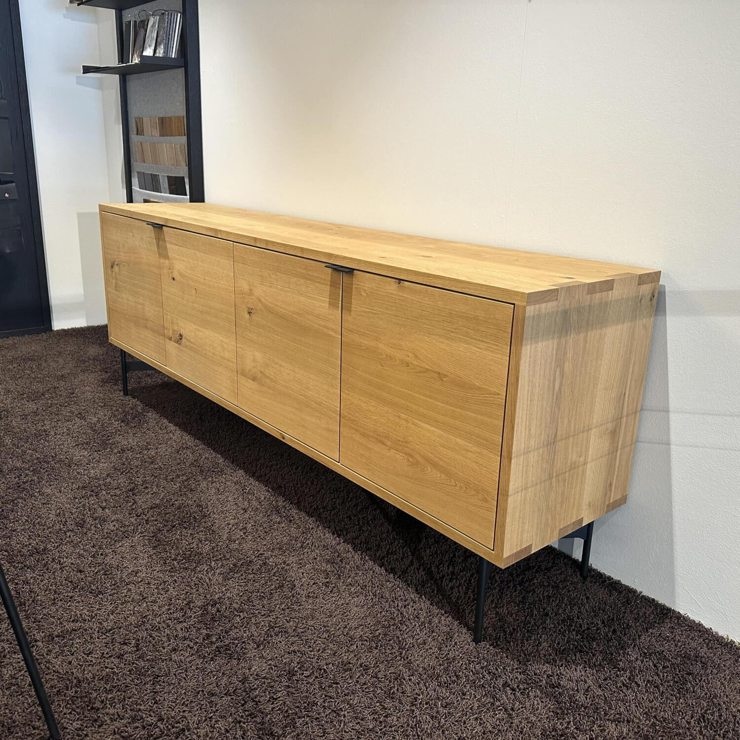 Janua - Sideboard SC21 Eiche Natur Geölt Mit Ästen Füße Y Gestell H23 RAL9005 Tiefschwarz Schwarz - 4