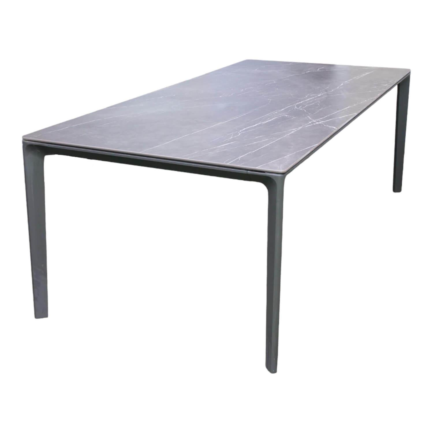 Gloster - Tisch Carver Outdoor Tischplatte Ceramic Nero Meteor Dunkelgrau Gestell Pulverbeschichtetes Aluminium Meteor Anthrazit - 1