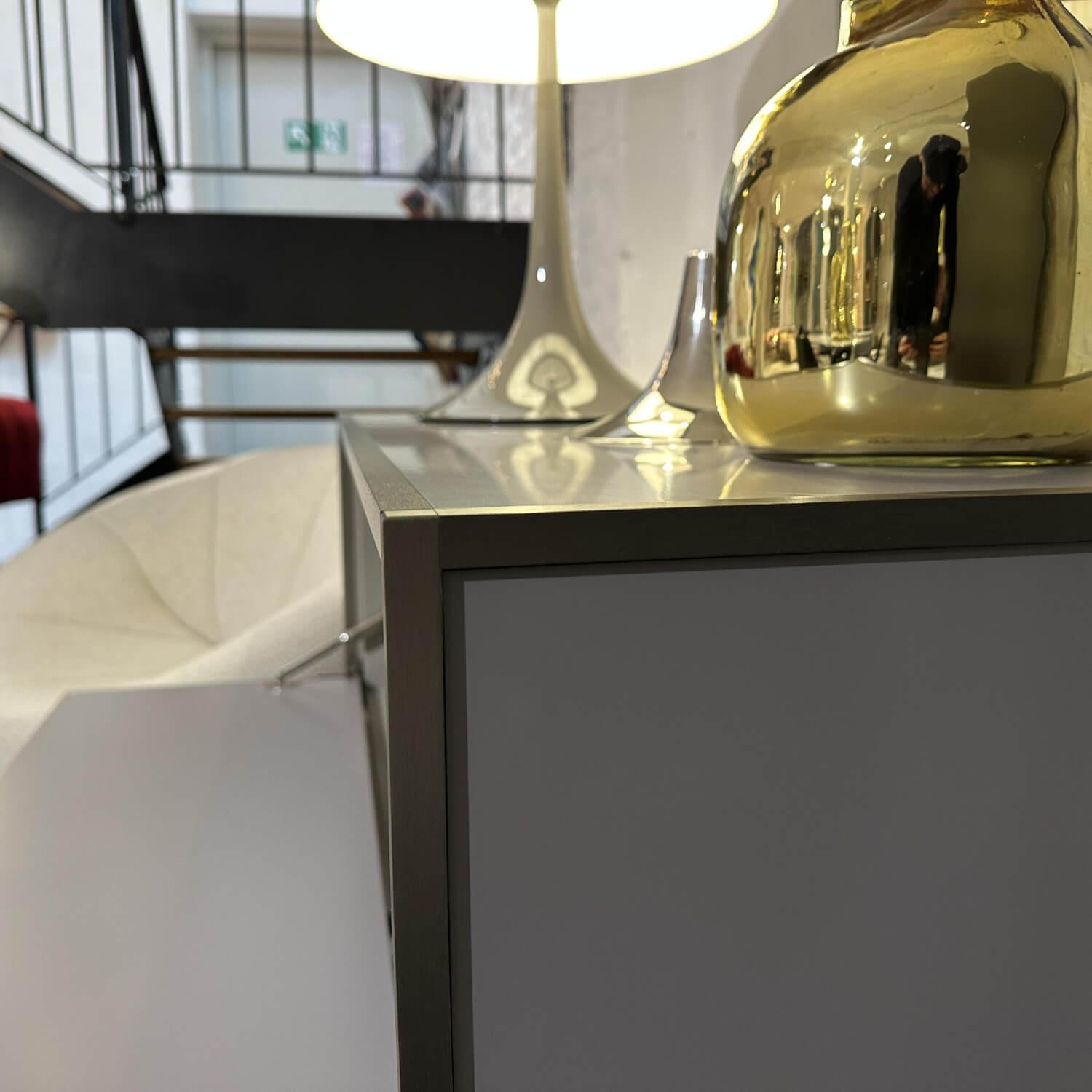 Ligne Roset - Konsole Dita Korpus Holz Lack Gris Platine Grau Gestell Metall Bronzeeloxiert - 3