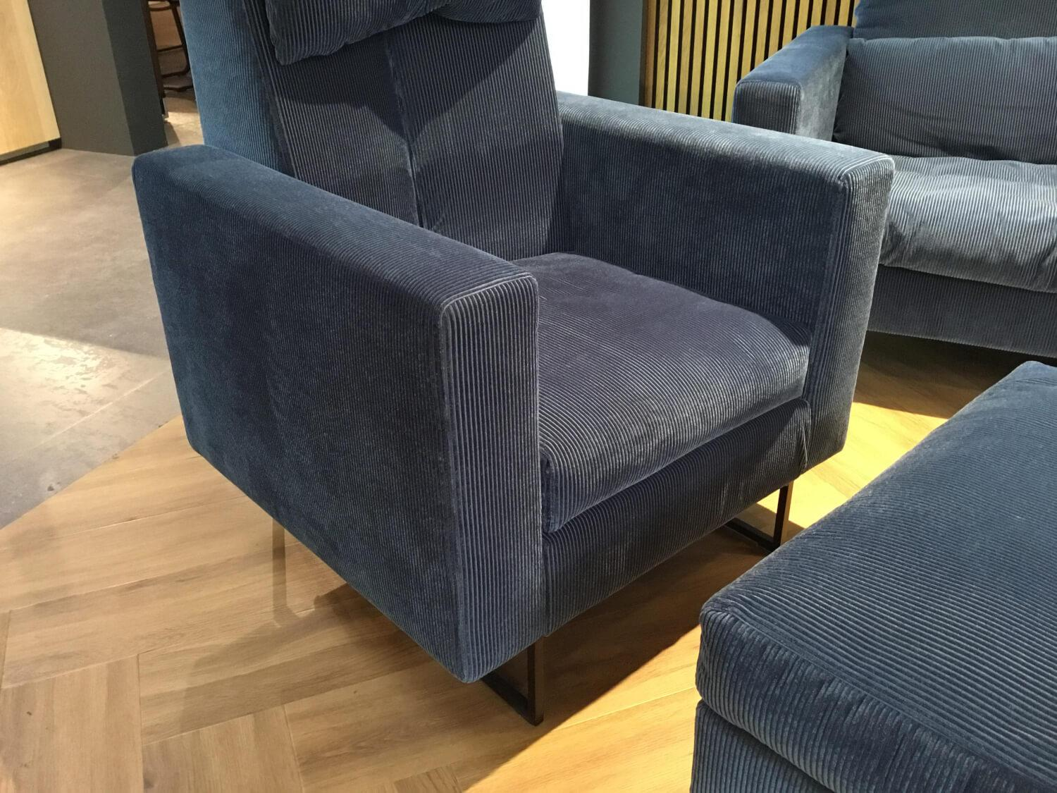 Brühl - Sofa Embrace Stoff 4490 65 Blau Füße Metall Schwarz Inklusive Sessel Und Hocker - 9