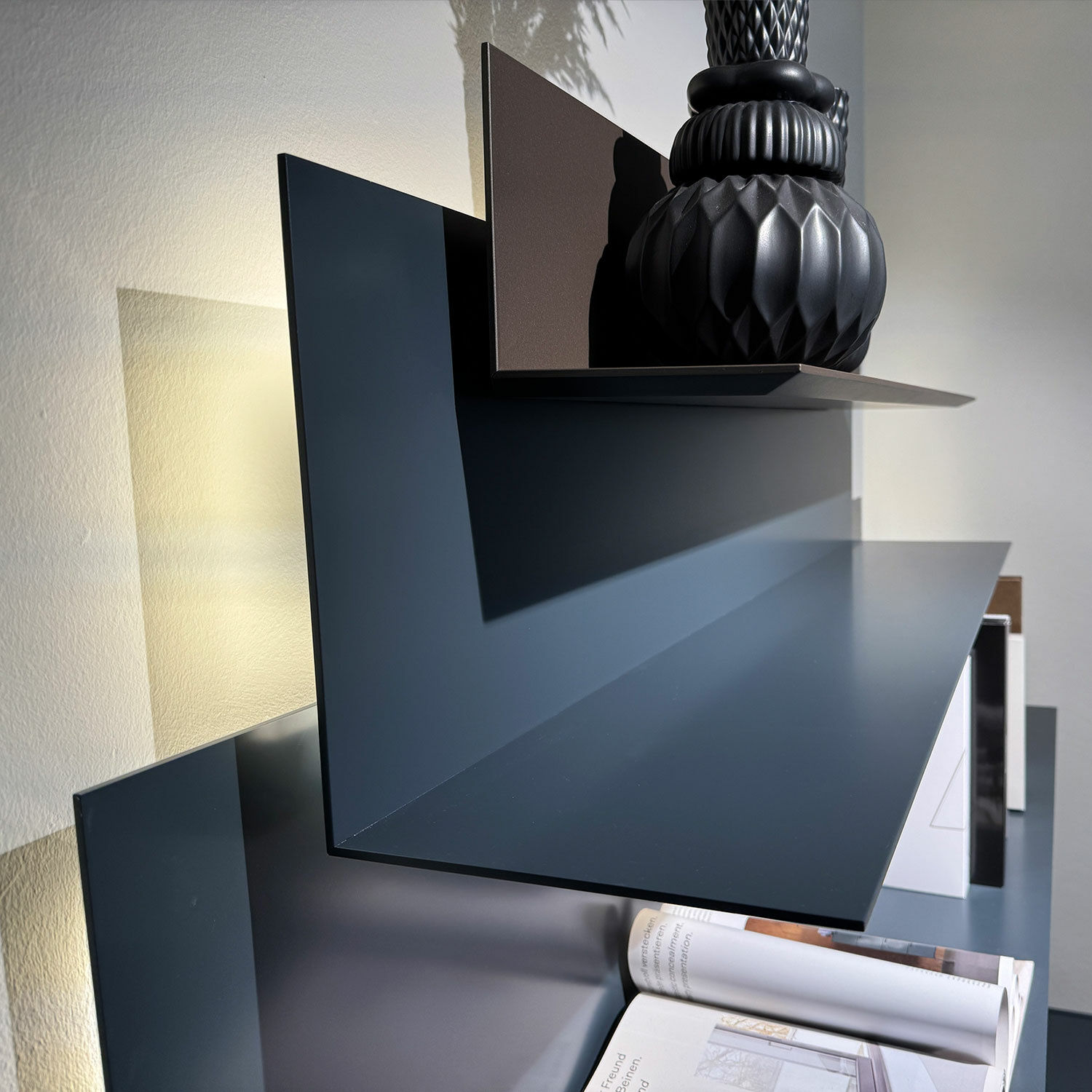 Interlübke - Regalkombination Lilu Mattlack M82 Atlantic Blau M10 Bronze Metallic Mit Beleuchtung  - 4