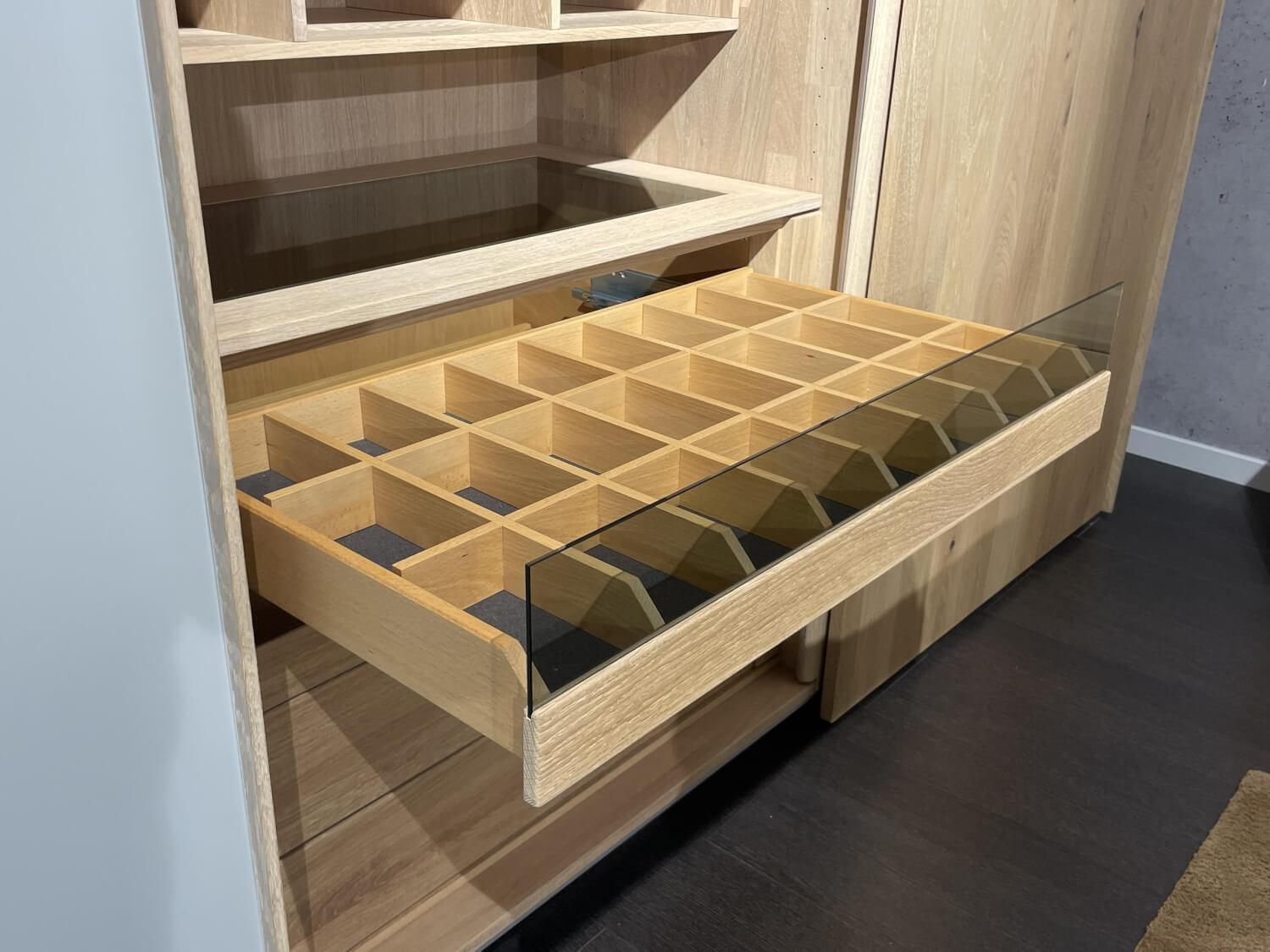 Team 7 - Schwebetürenschrank Soft Eiche Wild Weißöl Farbglas Matt Hellgrau Inklusive Innenleben Und Beleuchtung - 4