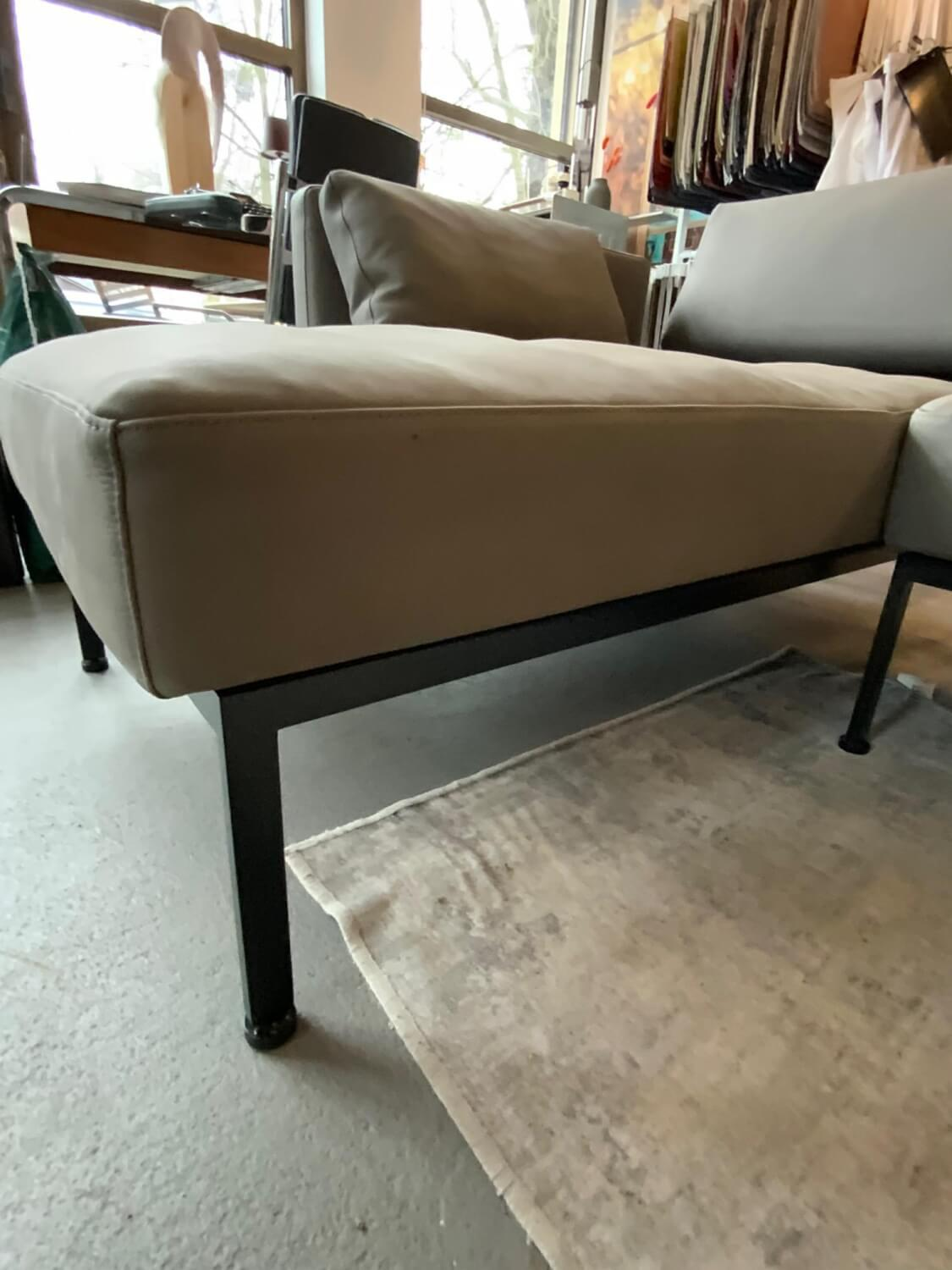 Brühl - Sofa Roro Soft Leder Taron 5668 95 Grau Gestell Metall Schwarz Pulverbeschichtet Inklusive Kissen - 3