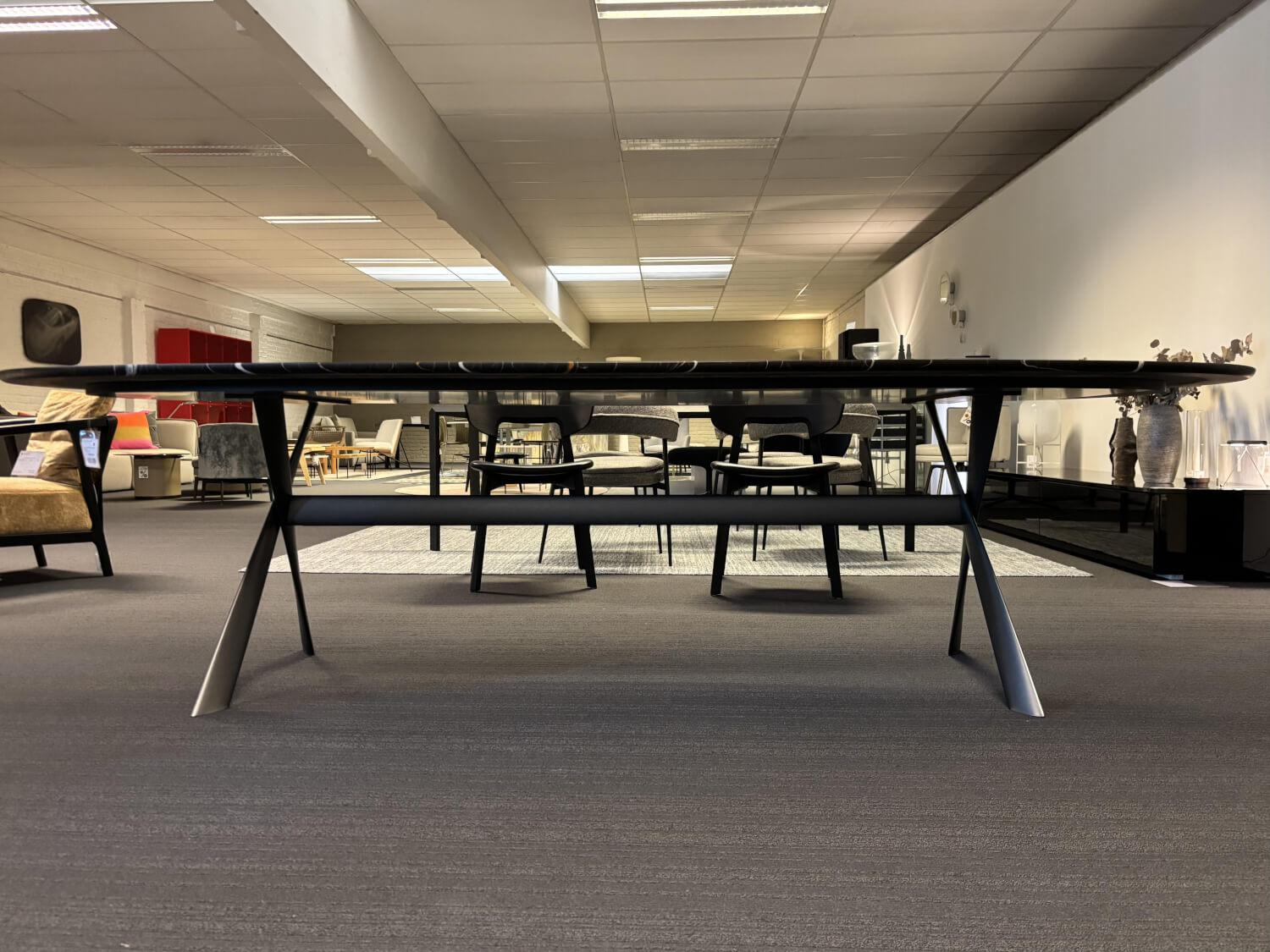 Molteni & C - Esstisch Gatwick Platte Marmor Sahara Noir Gestell Metall Zinnfarbig - 5
