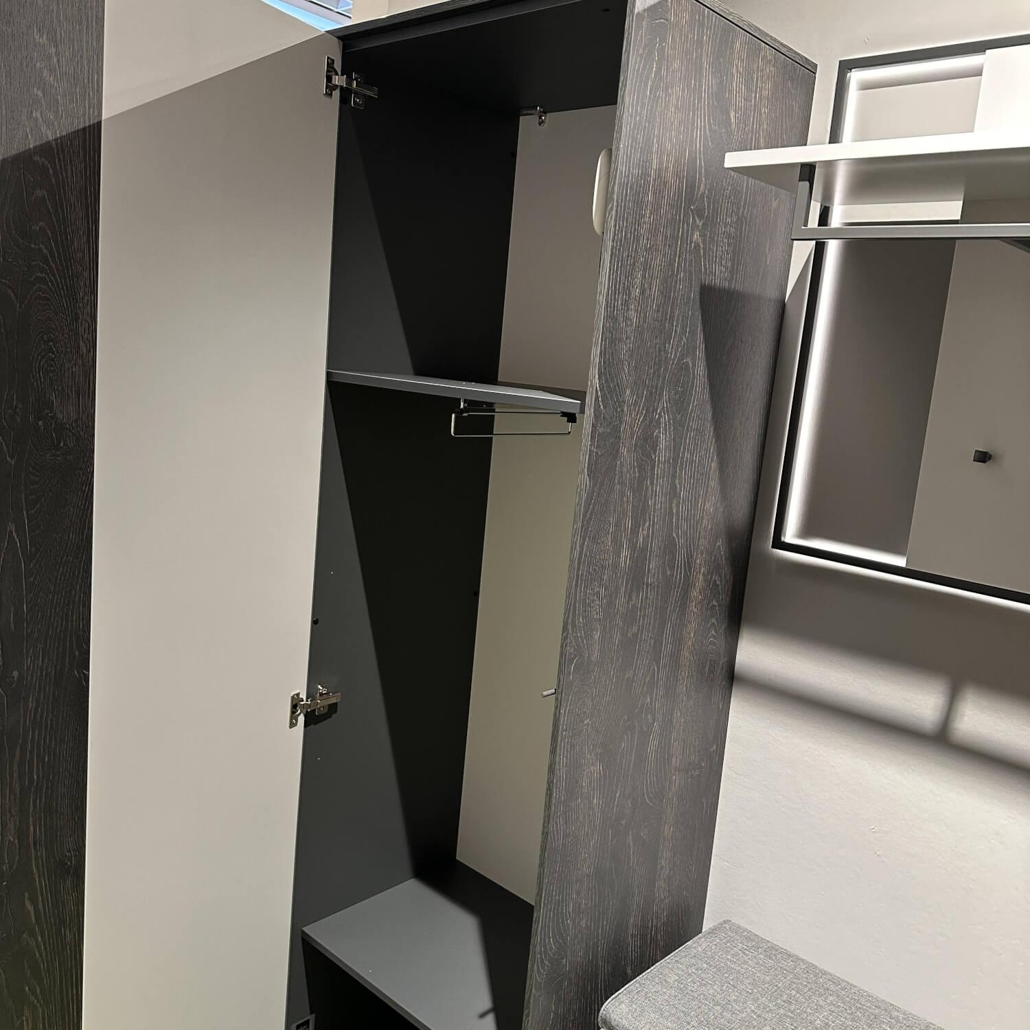 Garderobe IL 6009 Mattlack Quarzgrau Grau Eiche Flamed Wood Schwarz NB Inklusive Beleuchtung