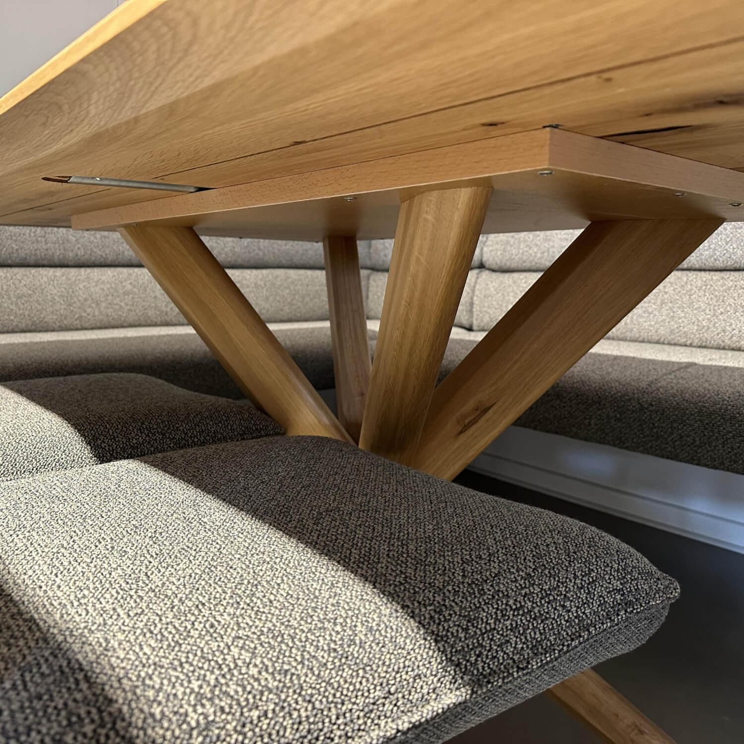 Koinor - Essgruppe S1250 T5005 Platte Massivholz Wildeiche Natur Bezug Stoff 20 Q2 Farbe Sky Grau Und Rain Grau - 7