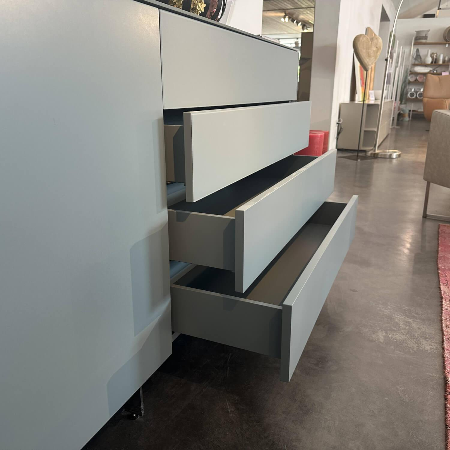 Contur - Sideboard 3900 Glattlack 498 Taubenblau Abdeckplatte Glas Gefrostet Inklusive 2 Wandboards - 2