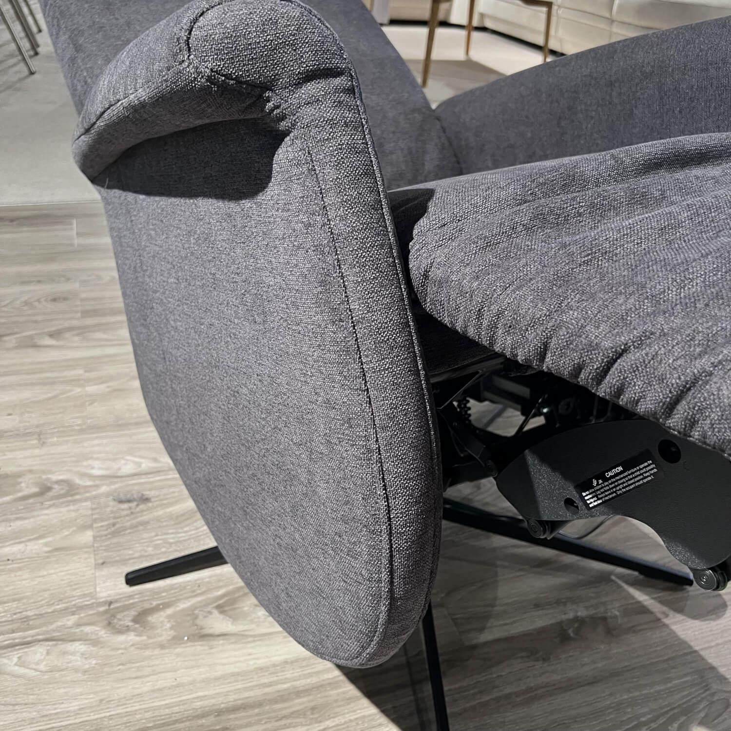 Gruber - Ecksofa Calma 4 Und Sessel Casada Premium 1810 Stoff Costa Anthrazit  Füße Metall Silber Und Metall Schwarz - 12
