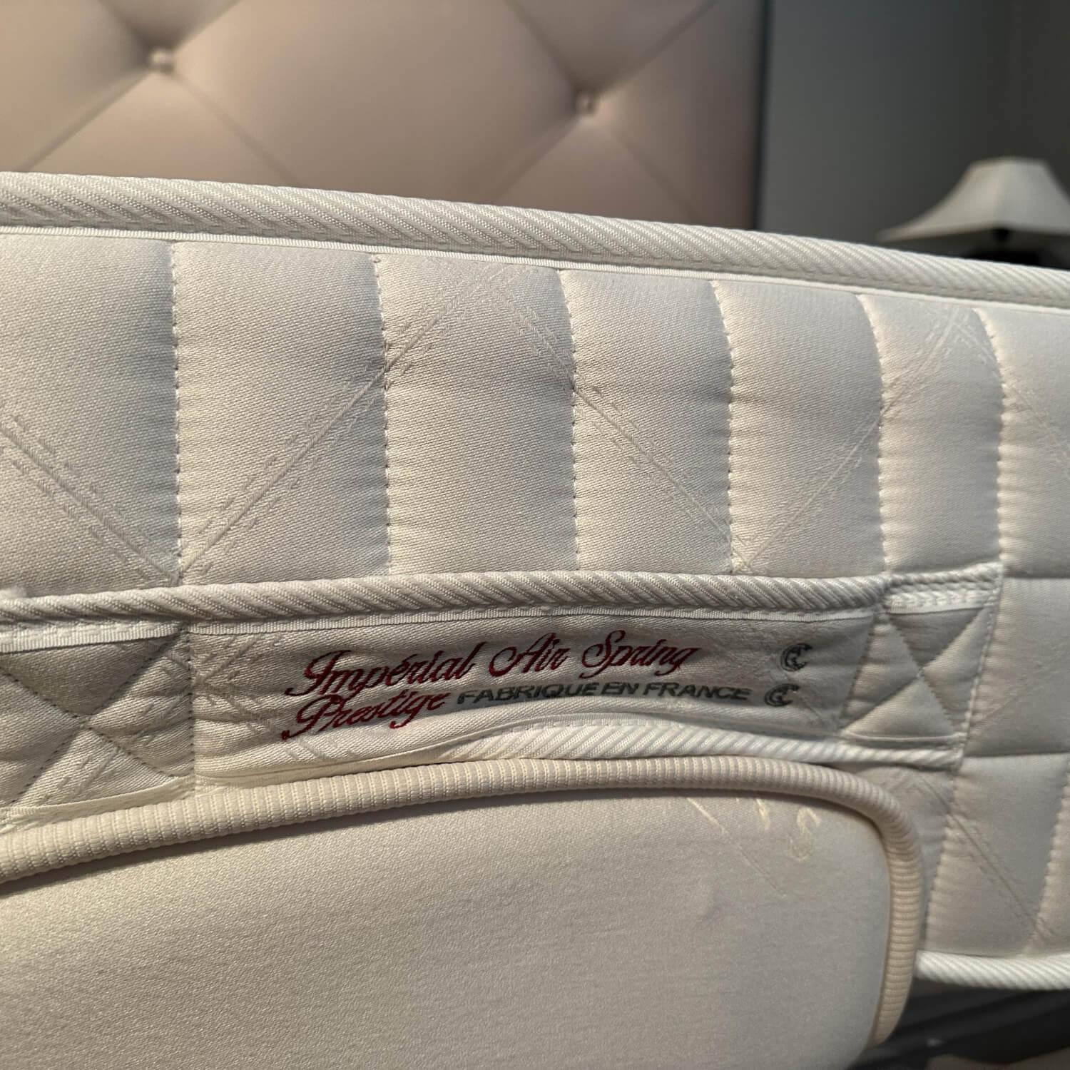 Treca Interiors - Bett Carat Stoff Tiera D Sand Grau Beige Blockfüße Aluminium Inklusive Matratzen Mit Verstellung ohne Topper - 4