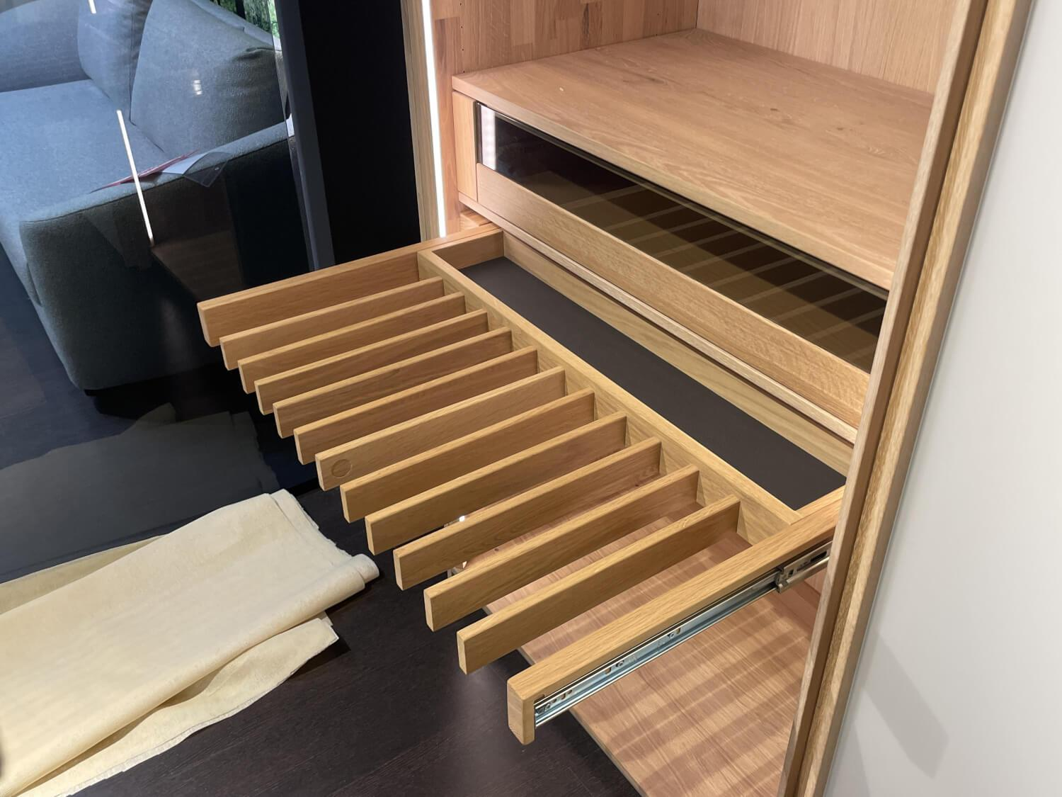 Team 7 - Schwebetürenschrank Soft Eiche Wild Weißöl Farbglas Matt Hellgrau Inklusive Innenleben Und Beleuchtung - 16