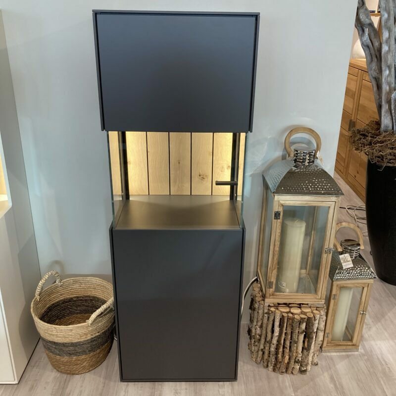 Wöstmann - Vitrine Werne Korpus Lack Graphitgrau Rückwand Balkeneiche Stark Gebürstet Seitlich Verglasung Mit LED Beleuchtung - 4