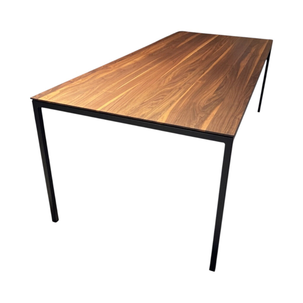 Willisau - Esstisch Dino Platte Amerikanischer Nussbaum Gestell Metall Schwarz Pulverbeschichtet  - 1