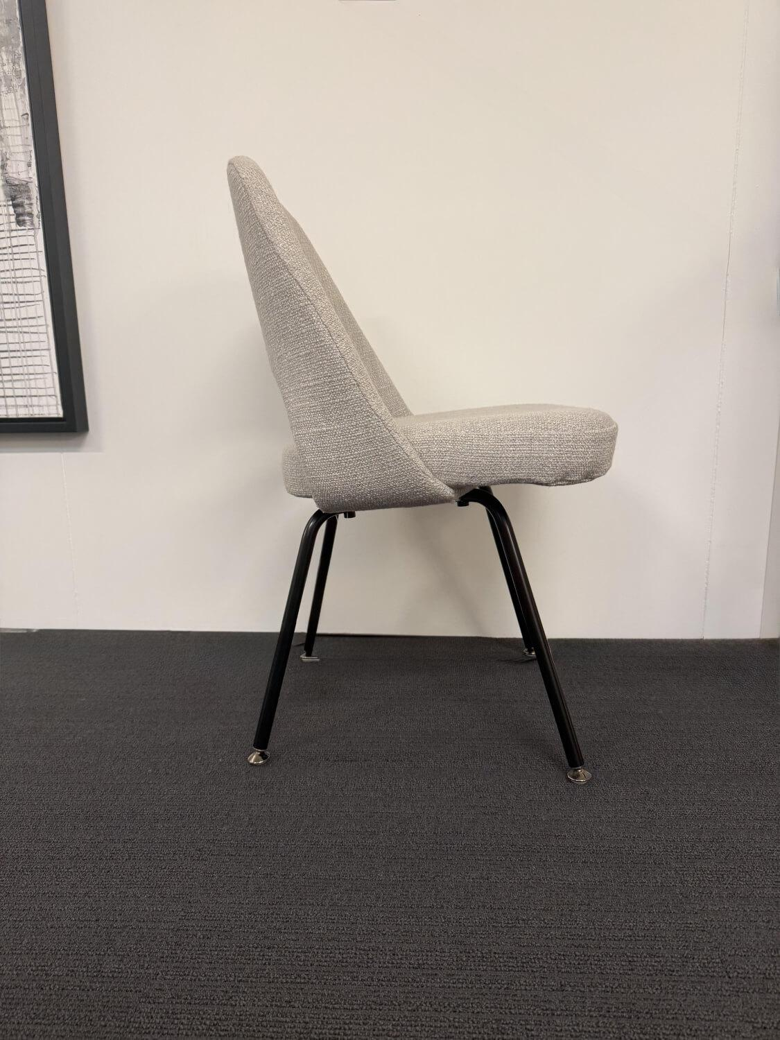 Knoll International - 4er-Set Saarinen Conference Chair Stuhl Stoff Tosca Beige Gestell Metall Schwarz - 2