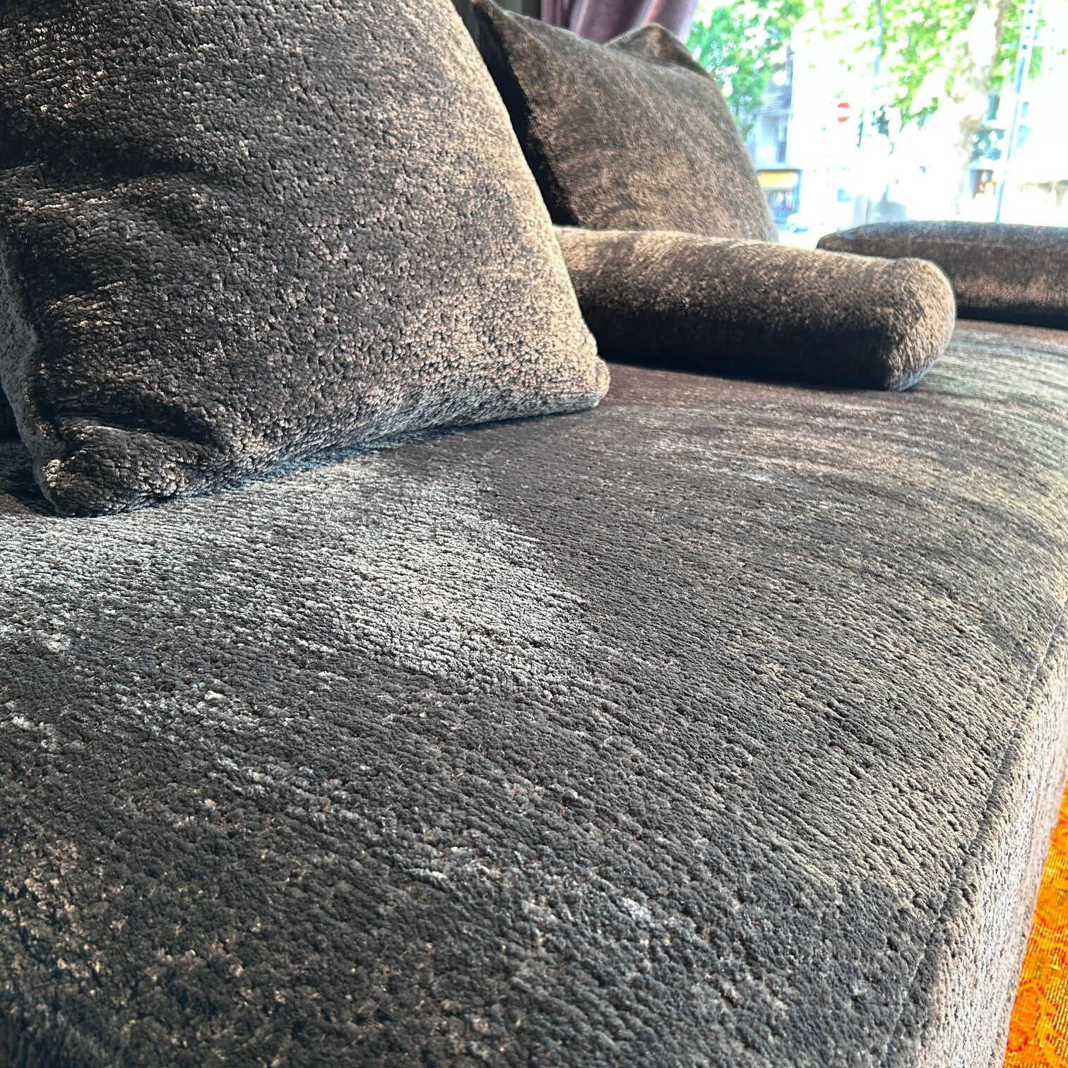 Edra - Sofa Sherazade Stoff T Soft Nest 8210 Dunkelgrau Füße Kunststoff Schwarz - 2