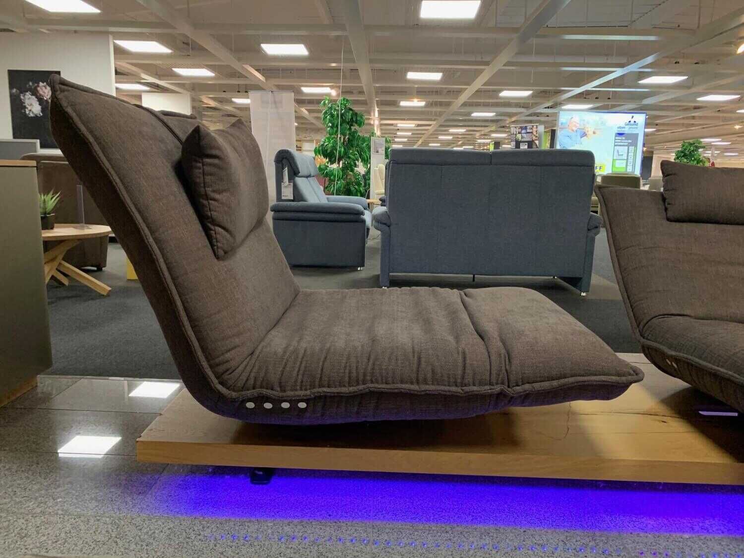 koinor-sofa-epos-free-motion-stoff-impression-89-dunkelbraun-kufe-schwarz-plateau-balkeneiche-9cb5cfec645a Koinor - Sofa Epos Free Motion Stoff Impression 89 Dunkelbraun Kufe Schwarz Plateau Balkeneiche - 11
