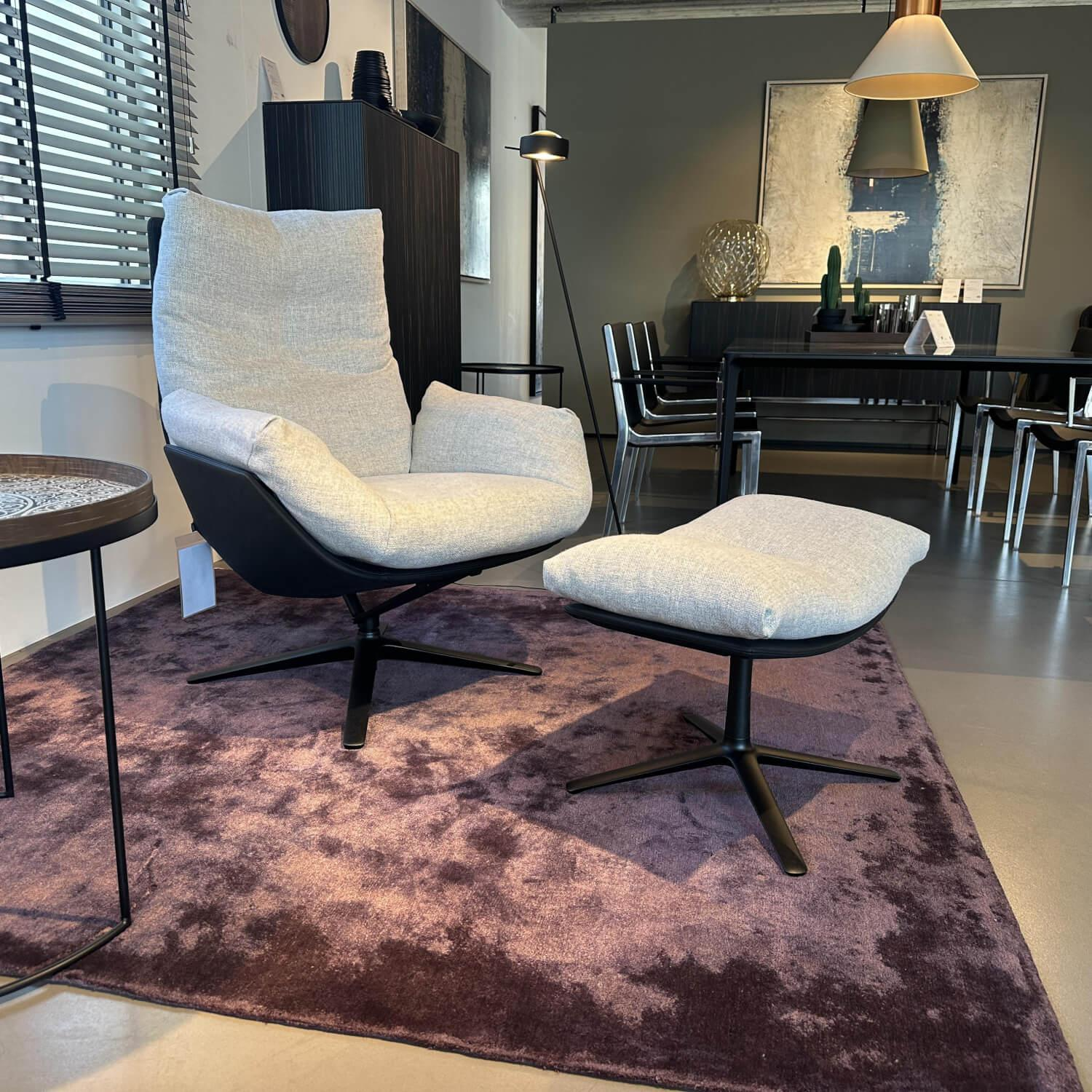 COR - Loungesessel Cordia Korpus Leder 423 Schwarz Sitz Stoff 8300 Lichtgrau Grau Gestell F05 Schwarz Mit Hocker - 5