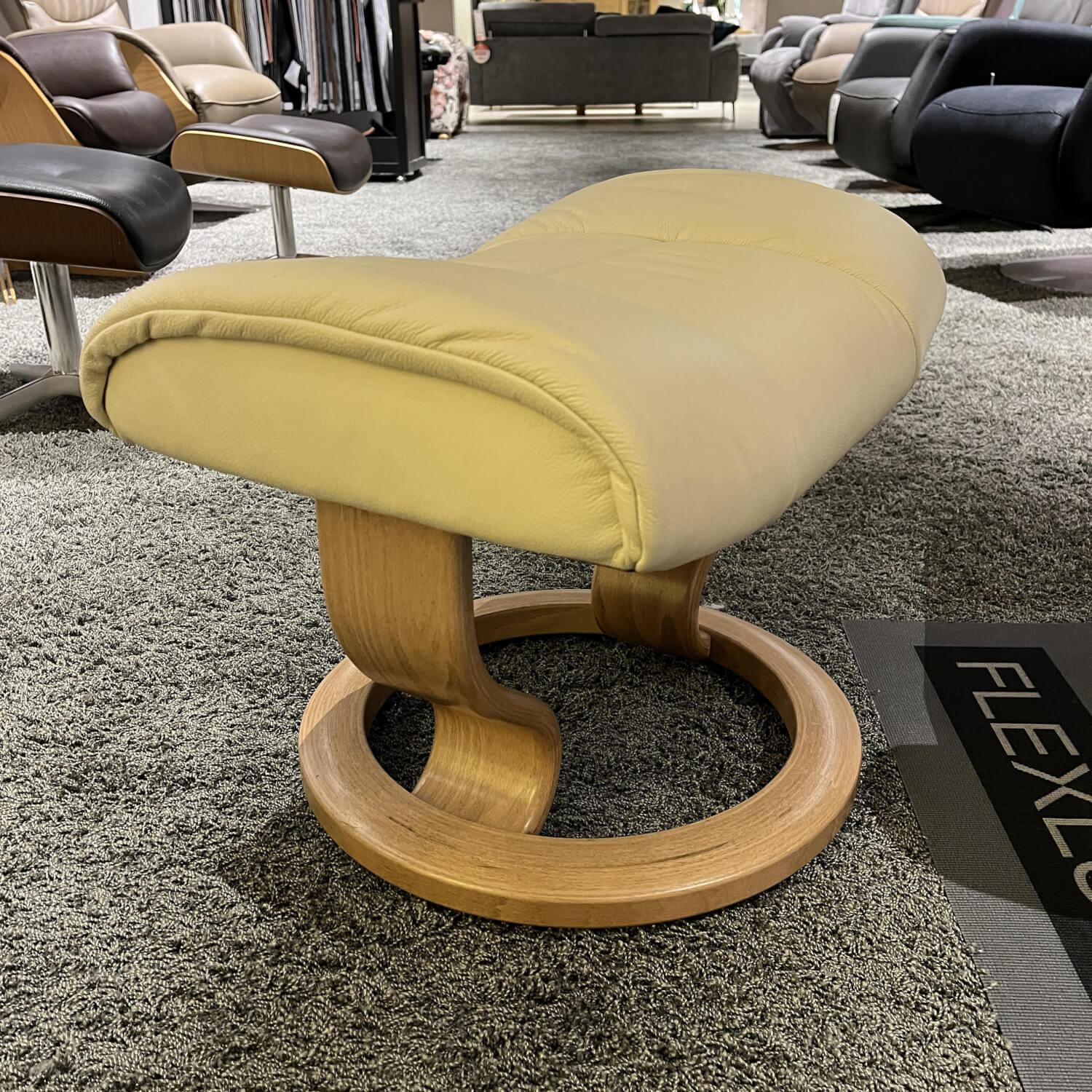 Stressless - Stressless-Sessel Mayfair M Bezug Leder Batick 13 Cream Drehgestell Classic Eiche Mit Hocker - 3