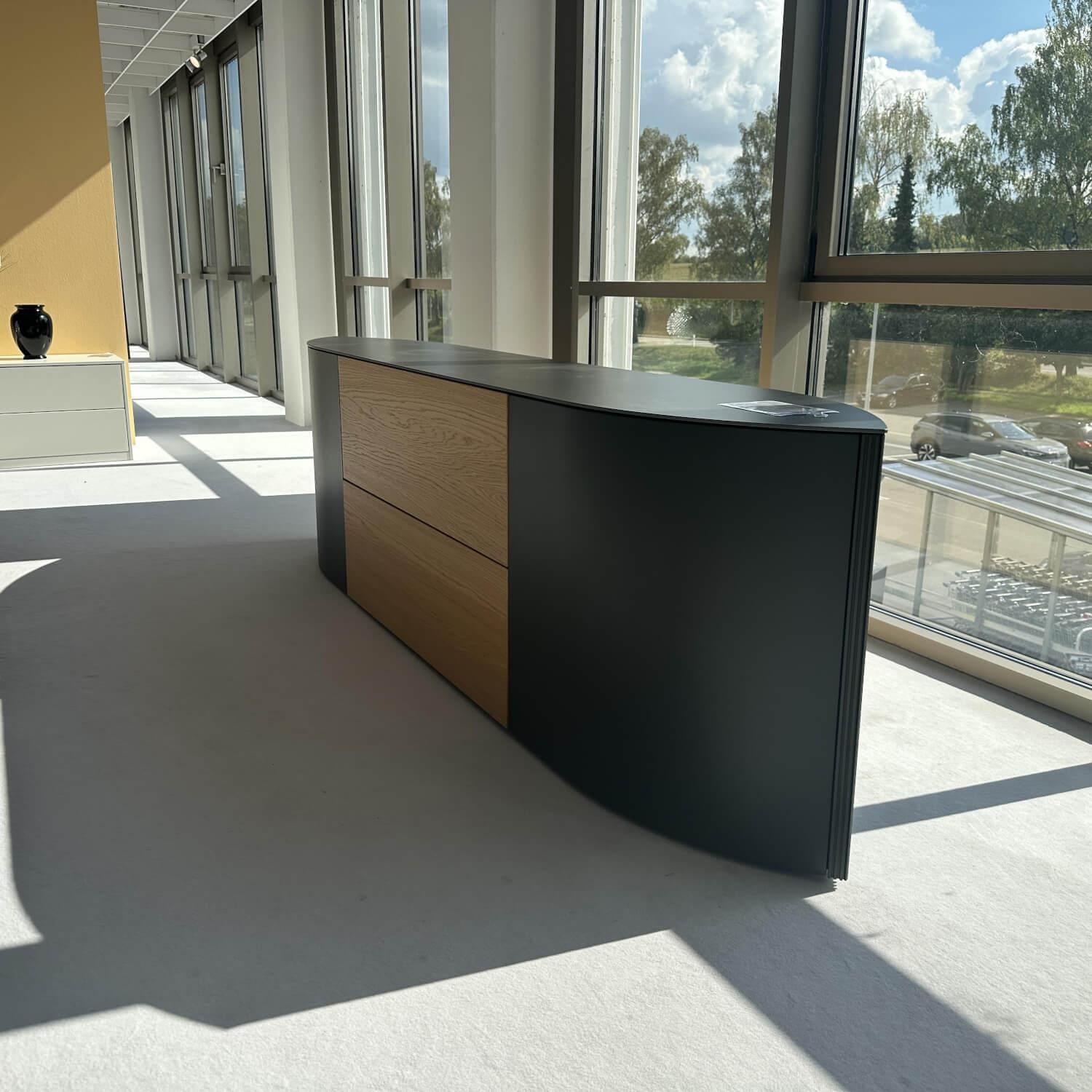 Hülsta - Lowboard Navis Front Eiche Natura Akzent Strukturlack Anthrazit Abdeckplatte Keramik Storm Nero Schwarz - 4
