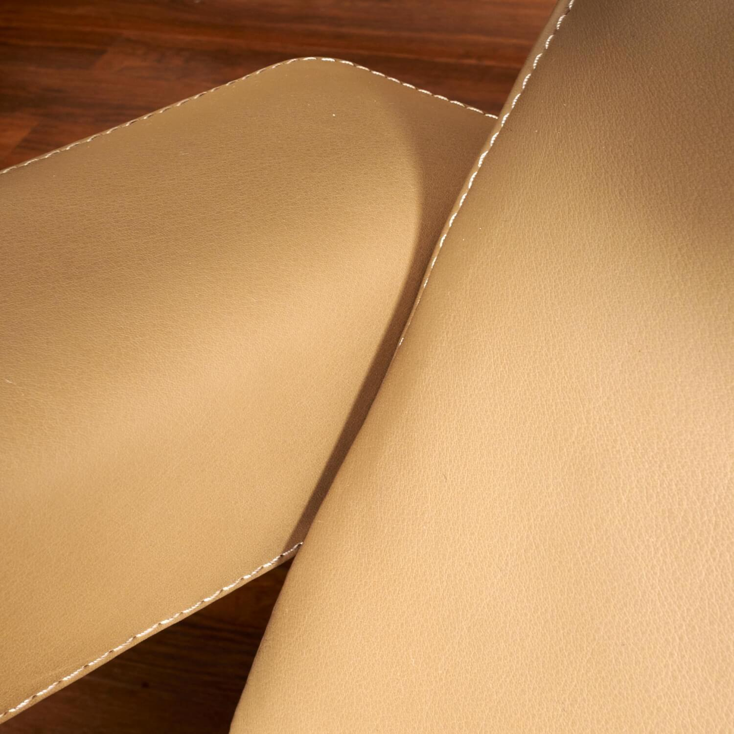 Relaxsessel Hardy Uni Leder 25 Touch Farbe 92 Sandstone Fuß Flachstahl Schwarz Seidenmatt Beschichtet