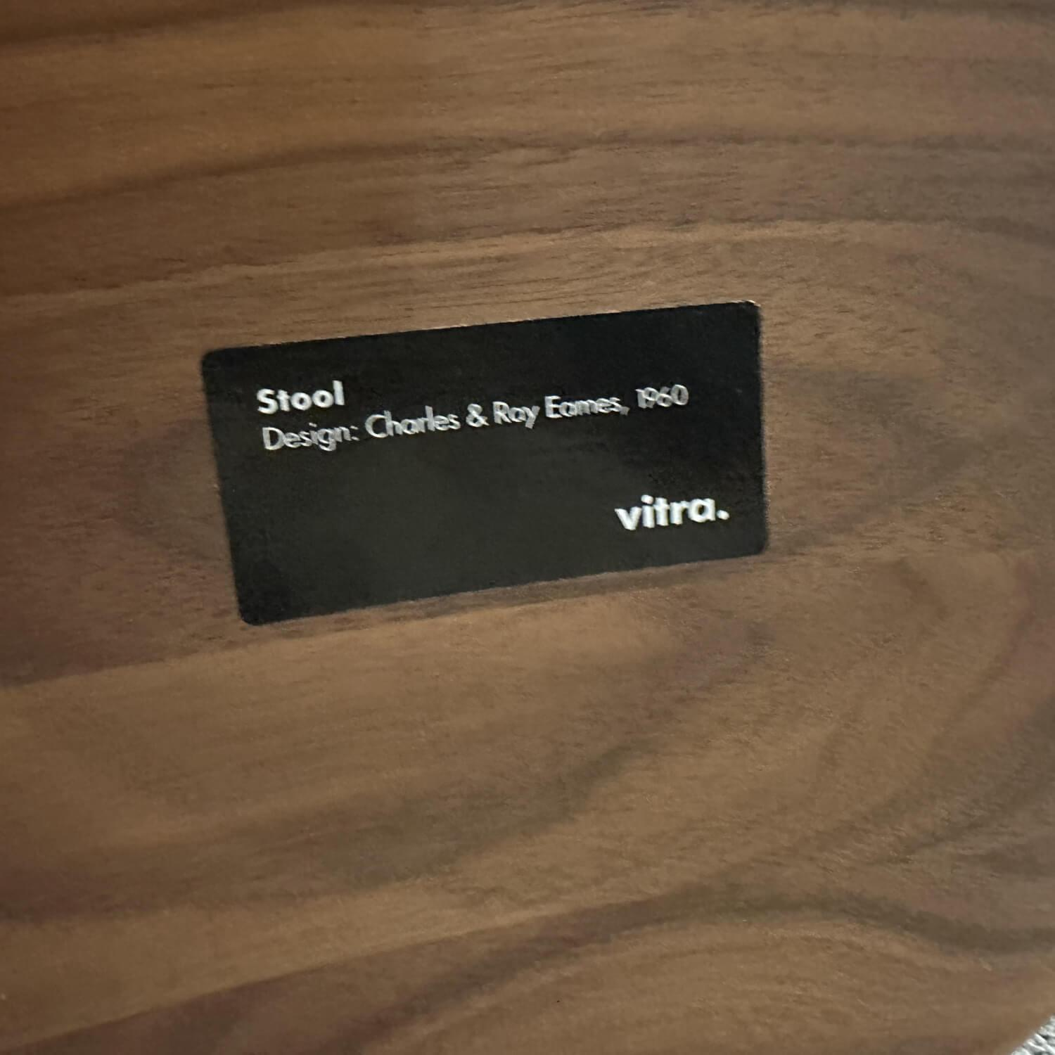 Vitra - Hocker Stools A Nussbaum Massiv Gedrechselt Lackiert - 2