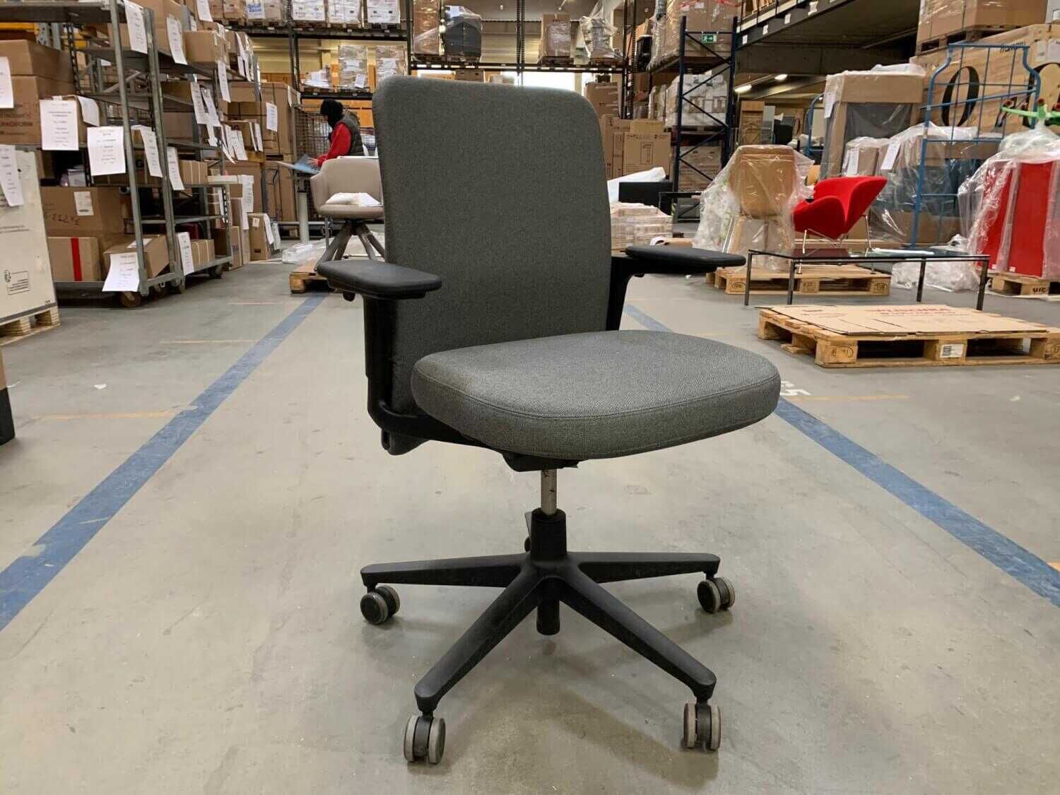 Bürodrehstuhl Pacific Chair Stoff Plano F30 Sierragrau Nero 3D-Armlehnen
