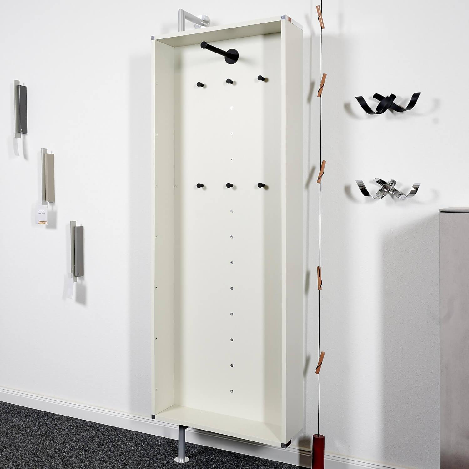 Eigene Herstellung - Wandgarderobe Yalou Korpus MDF Weiß Rückwand Spiegel Rohre Stahl Pulverbeschichtet - 3