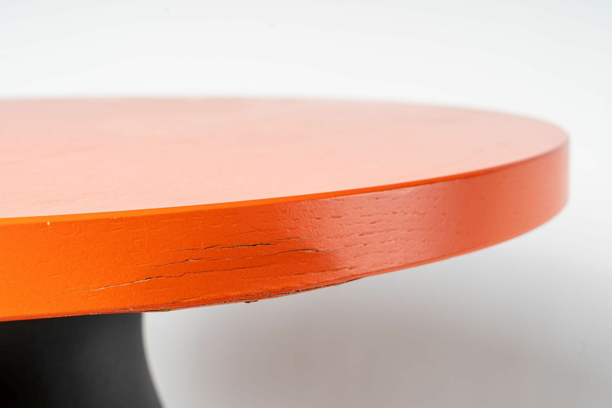 moooi-stehtisch-container-table-platte-holz-orange-ral-2004-fuss-schwarz-mf-0006107-001-2