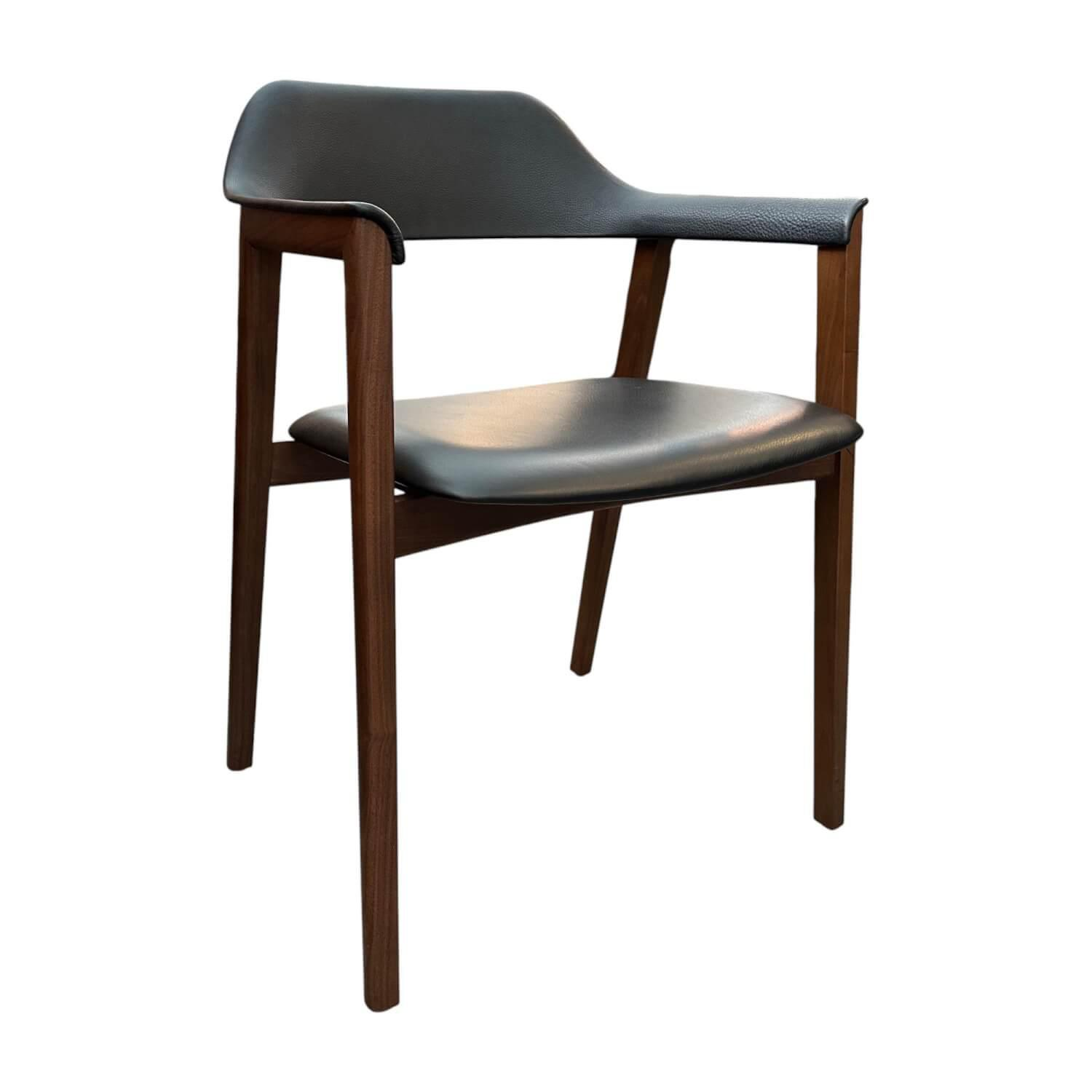 Conde House - Stuhl Ten Leder Schwarz Gestell Nussbaum Massiv - 1