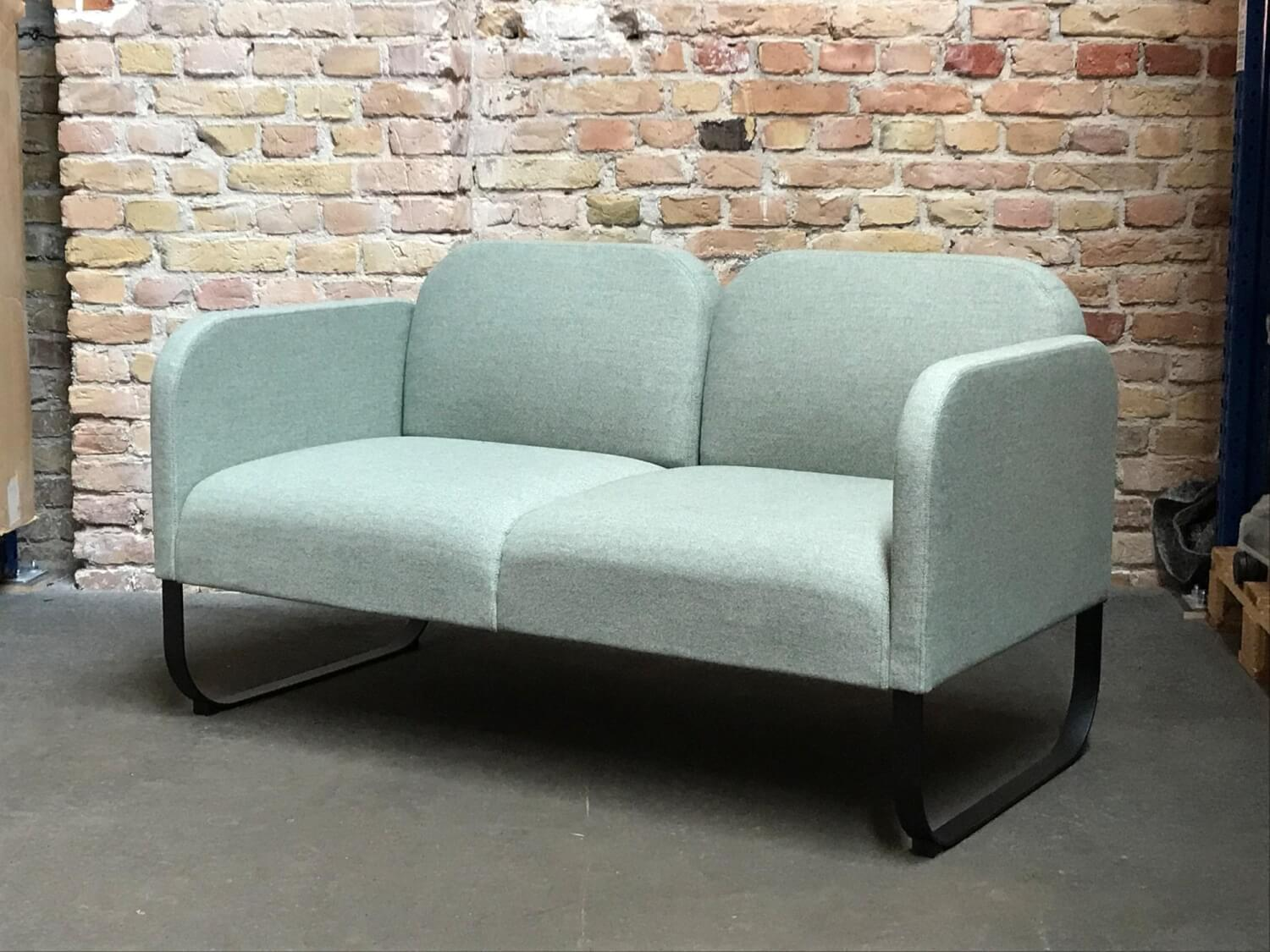 Johanson Design - Sofa Bail Stoff Camira Mainline Flax Monument MLF09 Gestell RAL 9005 - 5