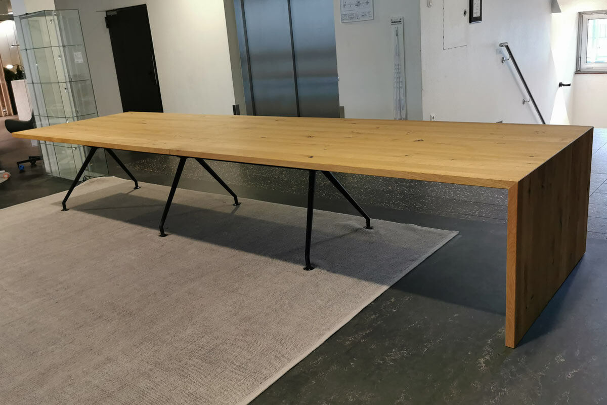 Esstisch W-Table Vollholz Eiche Geölt Tischbeine Aluminium Schwarz Pulverbeschichtet