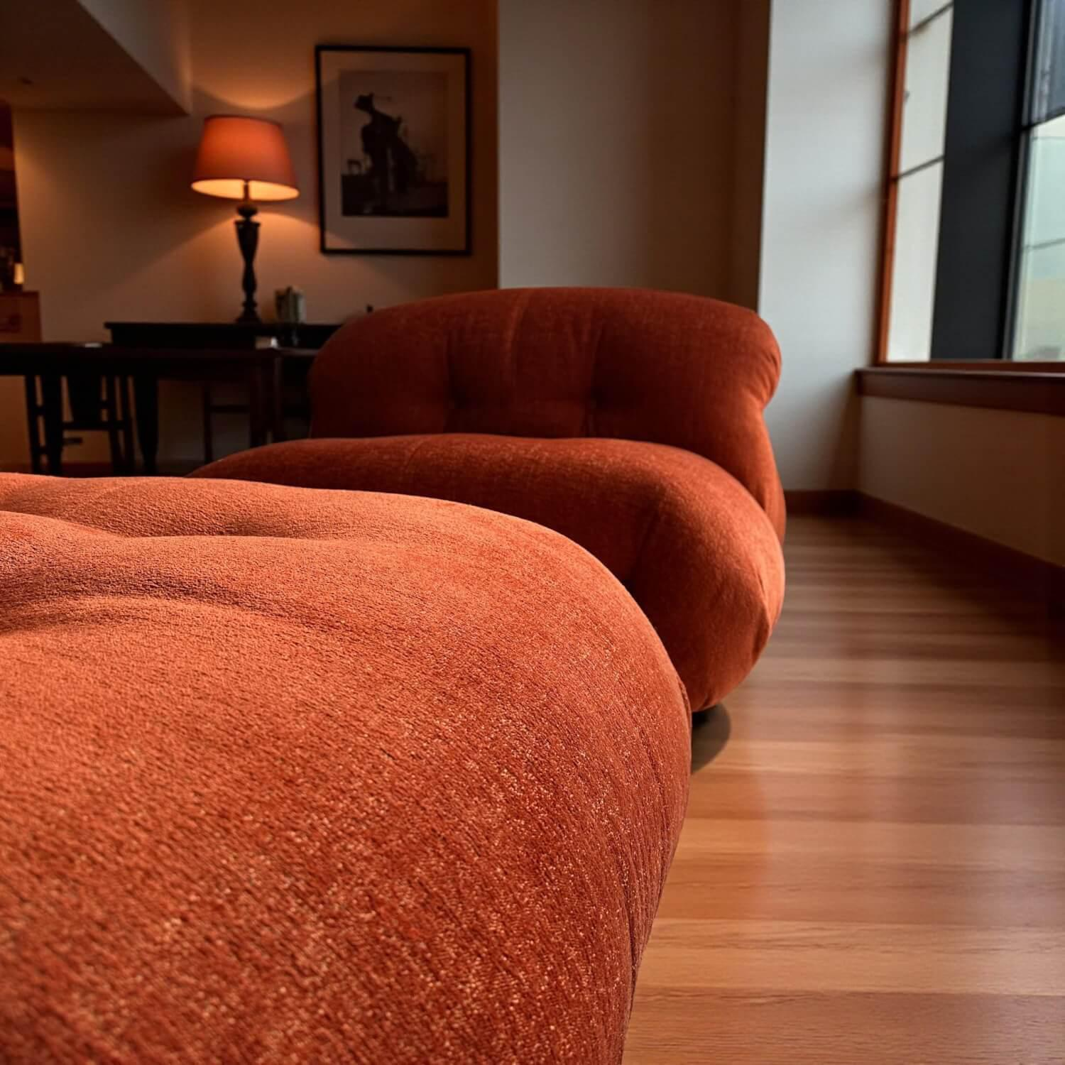 Cassina - Sessel 944 Soriana Stoff Luxor 13L030 Ruggine Orange Gestell Glänzend Rot Lackiert Inklusive Hocker - 2