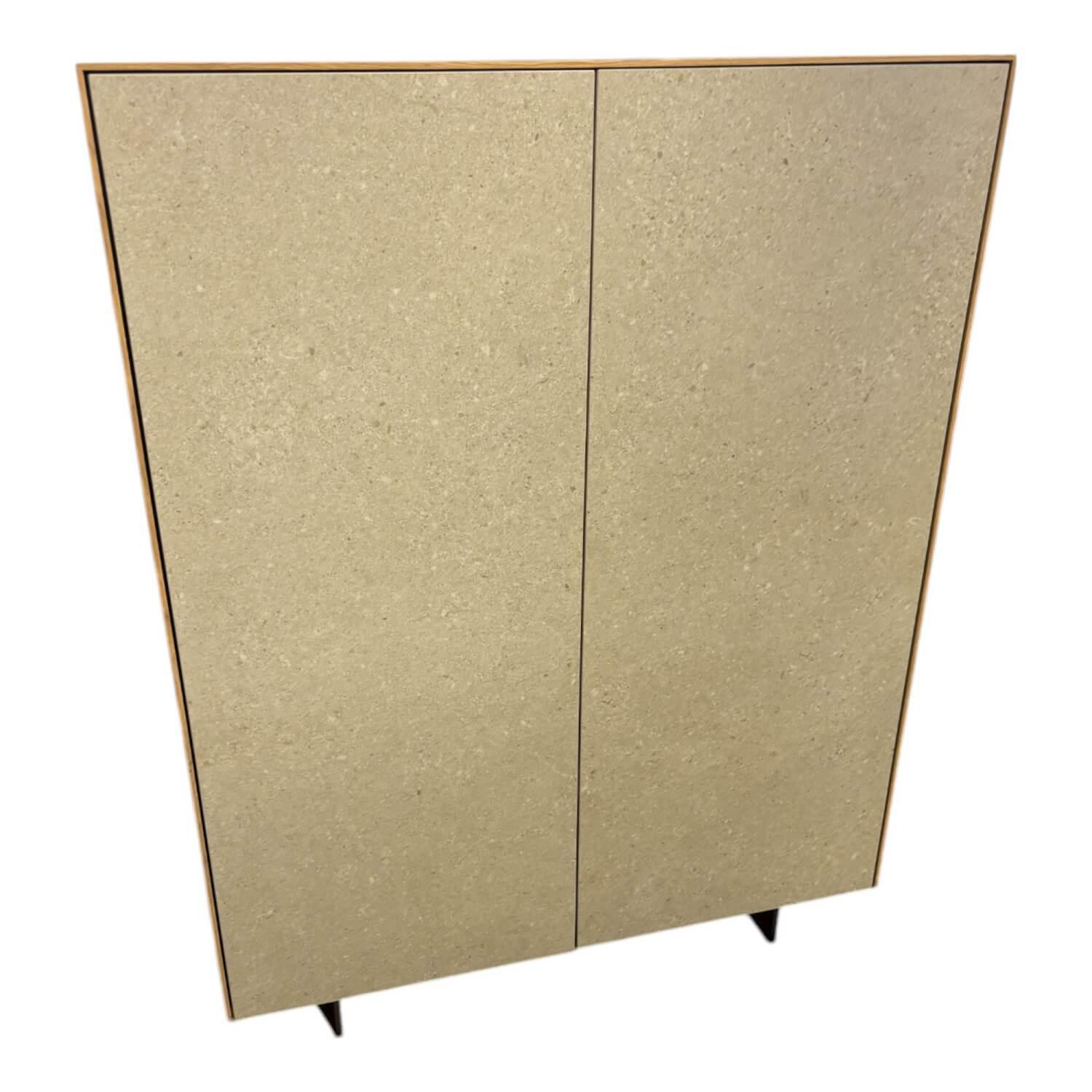 Scholtissek - Schrank Kera Knorrige Eiche Puro Geölt Front Keramik Shilin Slate Finish Grau Stahlwangen Schwarz Lackiert - 1