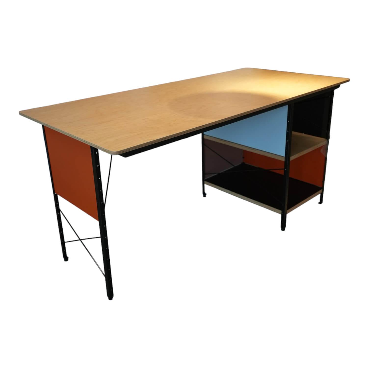 Schreibtisch Eames Edu Desk Lack Orange Rot Platte Birke Natur Metallgestell Schwarz Pulverbeschichtet