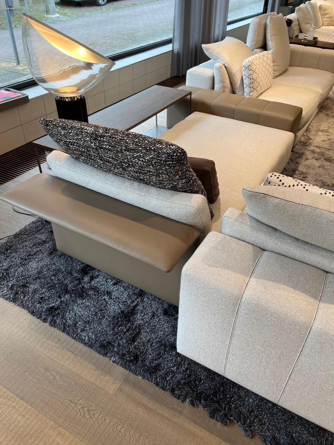 Minotti - Sofa Freeman Stoff Ginza 02 Ghiaccio Weiß Metallgestell Bronze Lackiert Mit Lederbank - Exklusives Angebot, wenn weg dann weg -  - 5