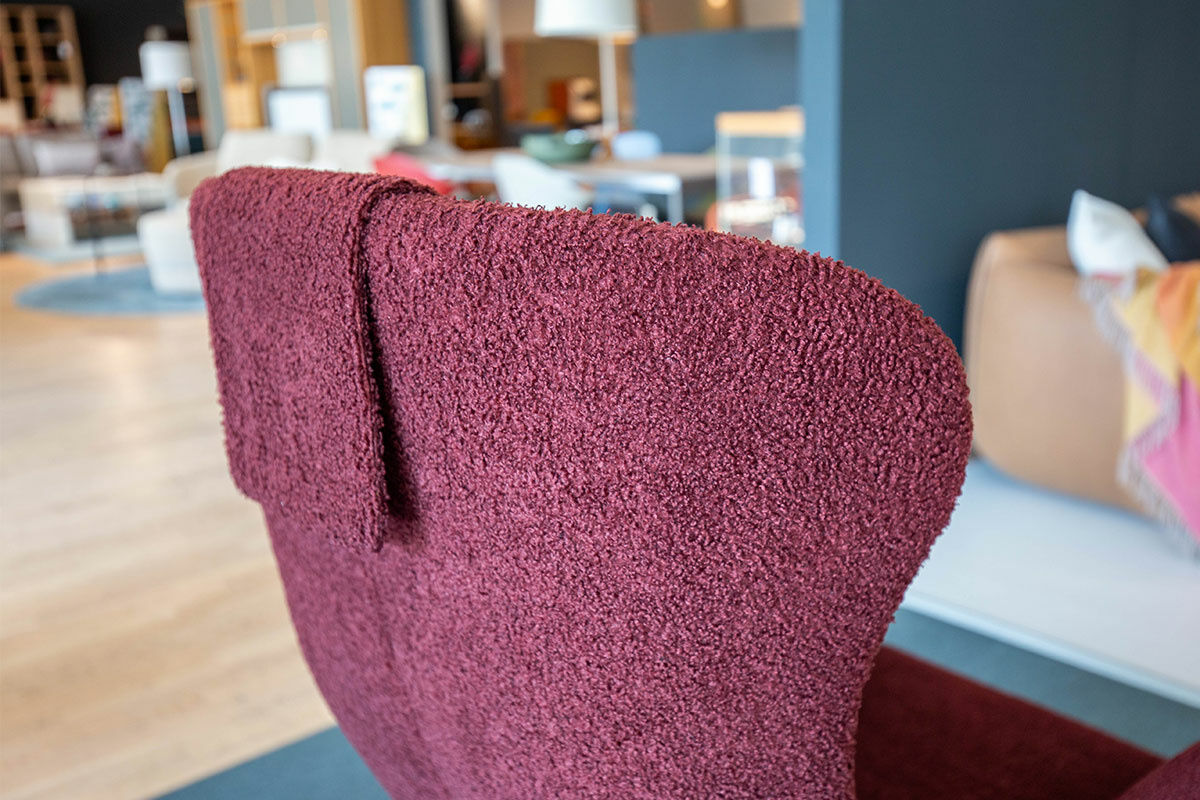 Wittmann - Sessel Jolly Stoff Hug Me 010 Weinrot Gestell Schwarz Grau Pulverbeschichtet mit Kopfkissen - 6