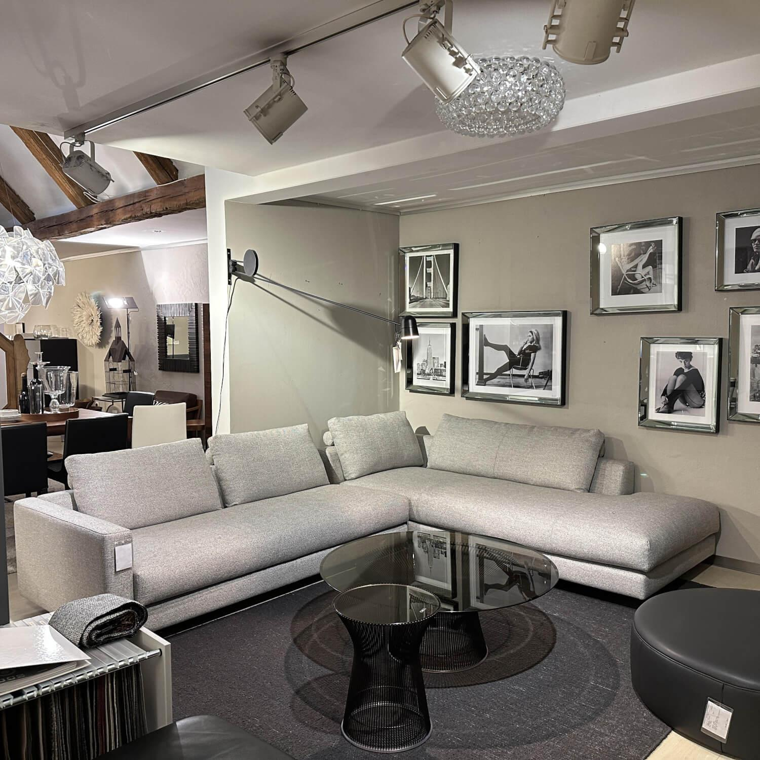 Violetta - Ecksofa Vesna Stoff M107 22 Lichtgrau Mit Verdeckten Gleitern Inklusive 4 Rückenkissen Mit Rollen - 6