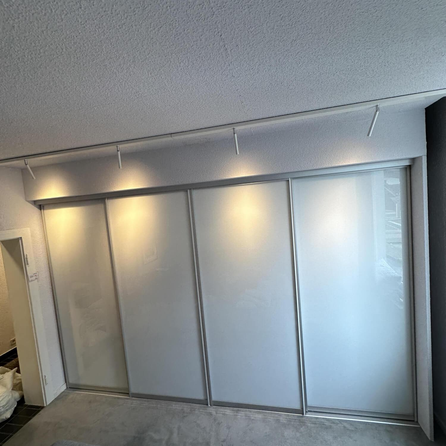 Trüggelmann - Kleiderschrank Sinus Korpus ABS Weiß Schienen Silberfarbig E6/EV1 Eloxiert Mit Beleuchtung - 8