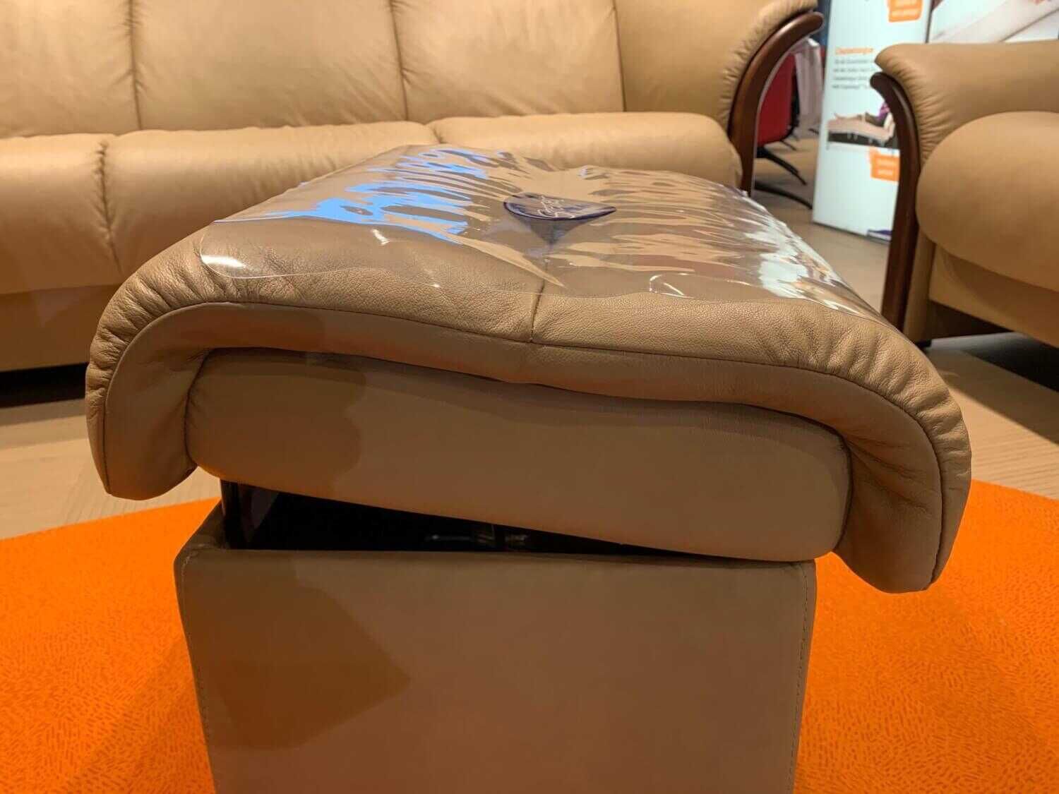 stressless-sofamodelle-garnitur-eldorado-manhattan-leder-paloma-sand-holz-braun-3-sofas-mit-hocker-2a0b5ad9ebb1iIzkxmKGliYrr Stressless - Garnitur Eldorado Manhattan Leder Paloma Sand Holz Braun 3 Sofas mit Hocker - 4