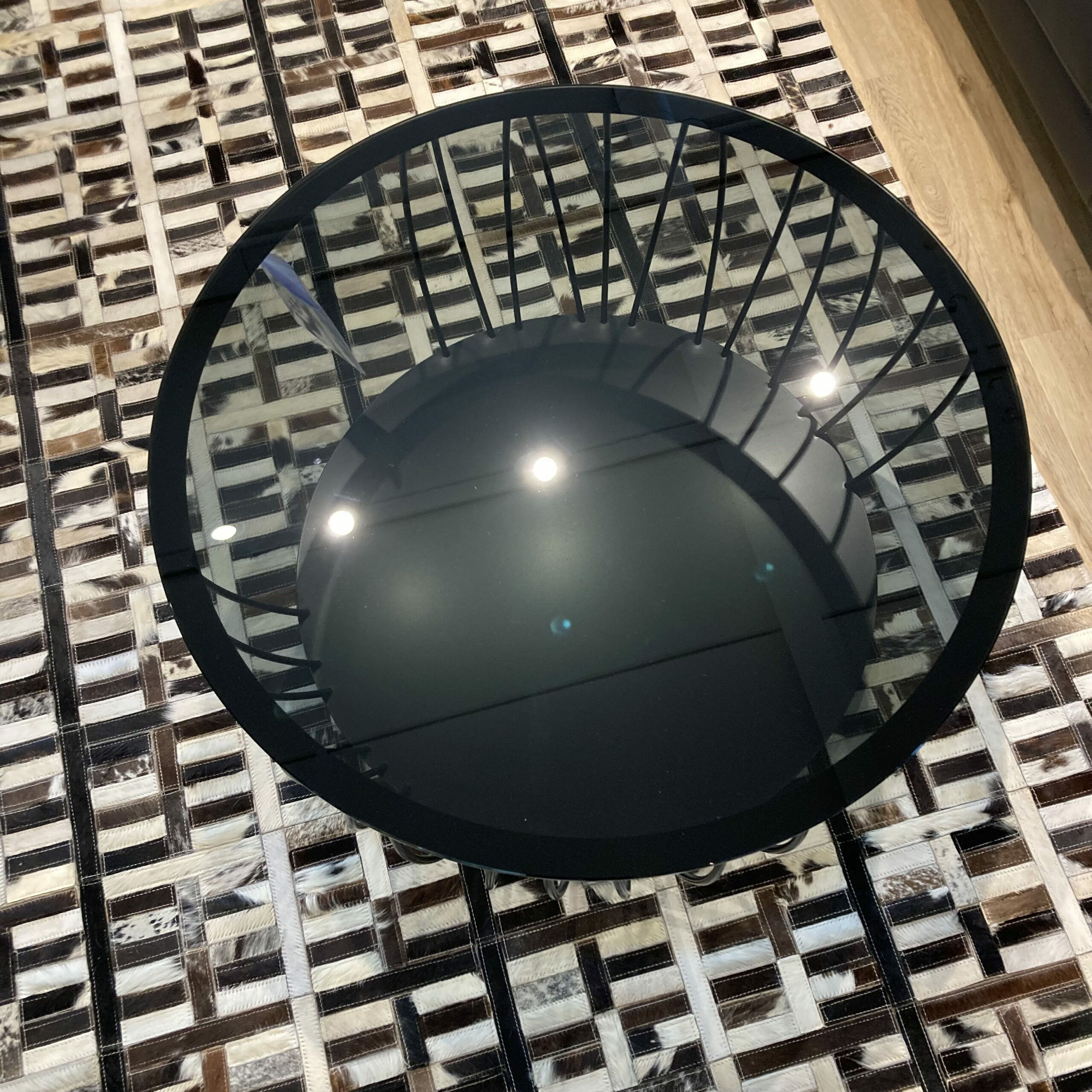 Ronald Schmitt Design - Couchtisch Anneli Tischplatte Parsolglas Grau Bodenplatte Stahl Schwarz Stäbe Stahl Schwarz - 3
