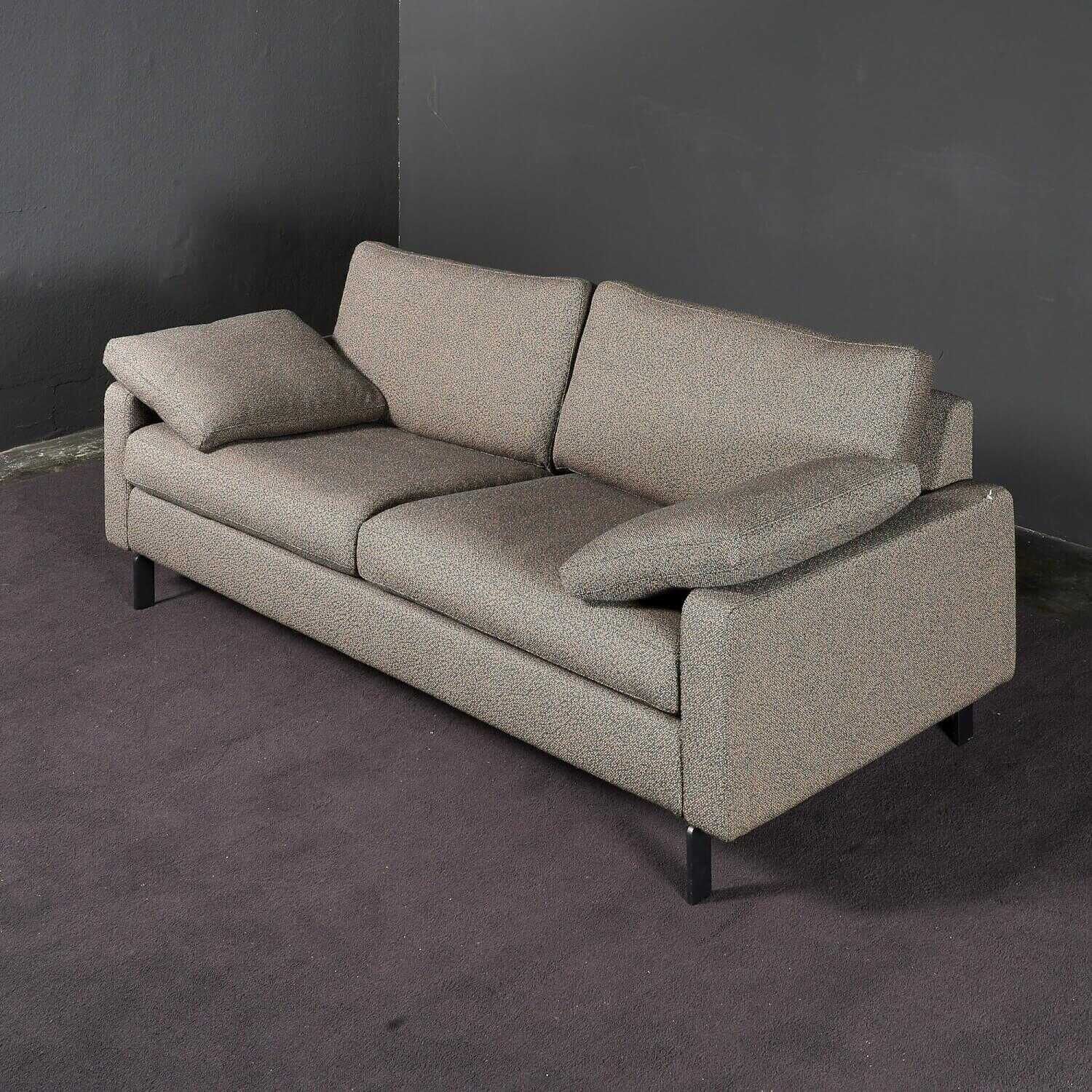 Sofa Consenta Bodenfrei Stoff 11030 Flamingo Schmalfuß F05 Schwarz