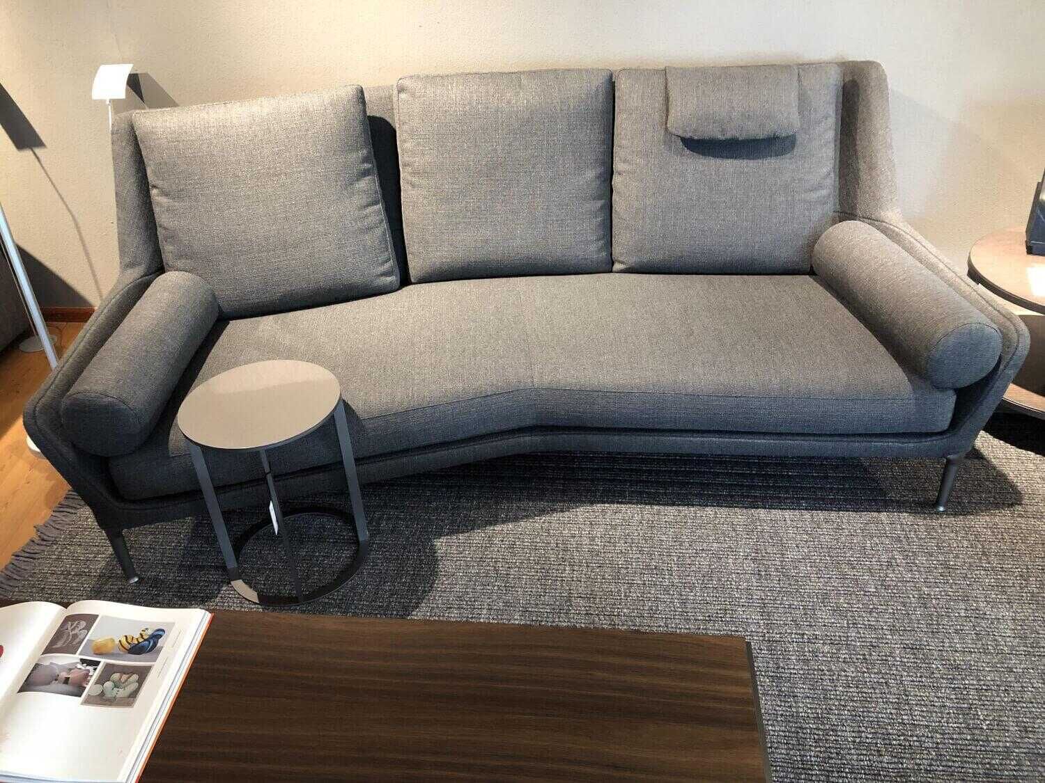 bb-italia-sofa-edouard-stoff-extra-grau-mit-2-rollenpolstern-und-1-kopfpolster-8db5f9604dc9KLBKd6piJFEos B&B Italia - Sofa Edouard Stoff Extra Grau mit 2 Rollenpolstern und 1 Kopfpolster - 2