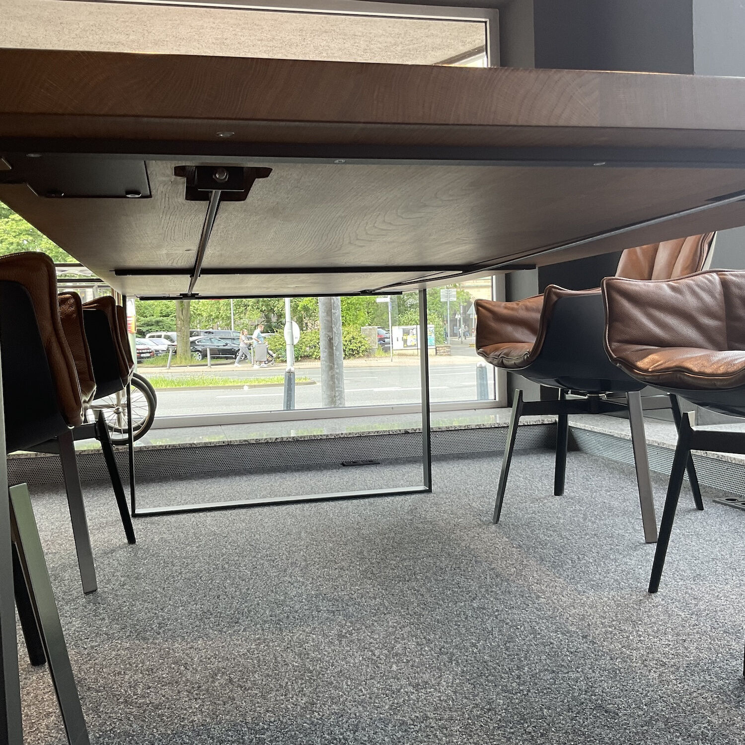 Janua - Esstisch S700 Eiche Geräuchert Natur Geölt Kufe Tiefschwarz Pulverbeschichtet - 3