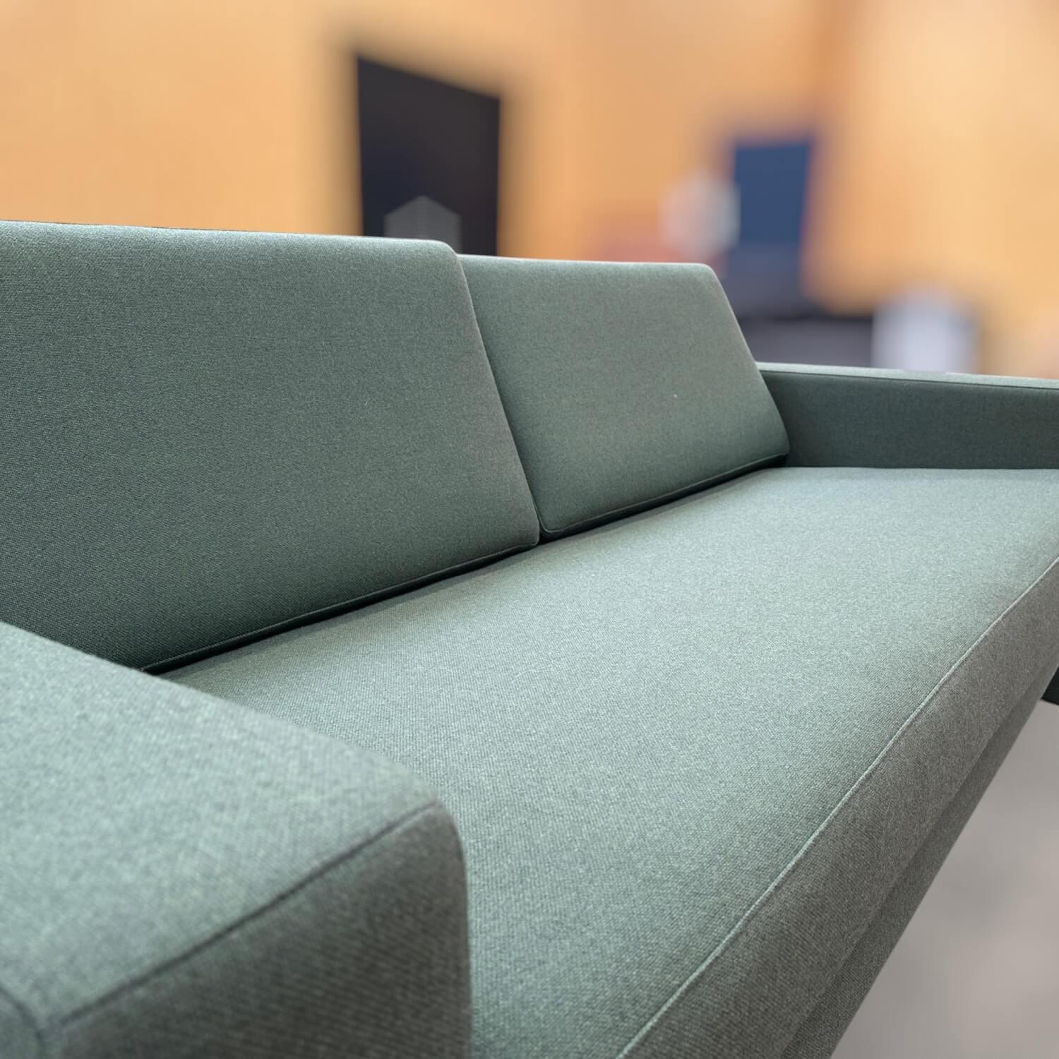 COR - Sofa Conseta Stoff 9727 Tanne Grün Bodenfrei Mit Filzgelitern - 5