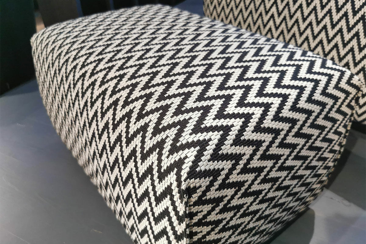 Bullfrog - Sessel Twister Stoff Q2 Emotion Schwarz Weiß Armlehne Esche Schwarz mit Hocker - 5