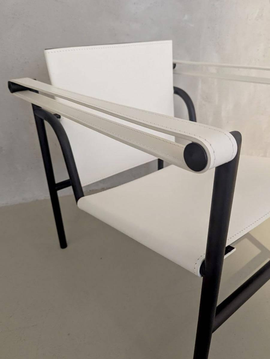 Cassina - Sessel Fauteuil Dossier Basculant Kernleder Weiß Gestell Lack Schwarz - 2