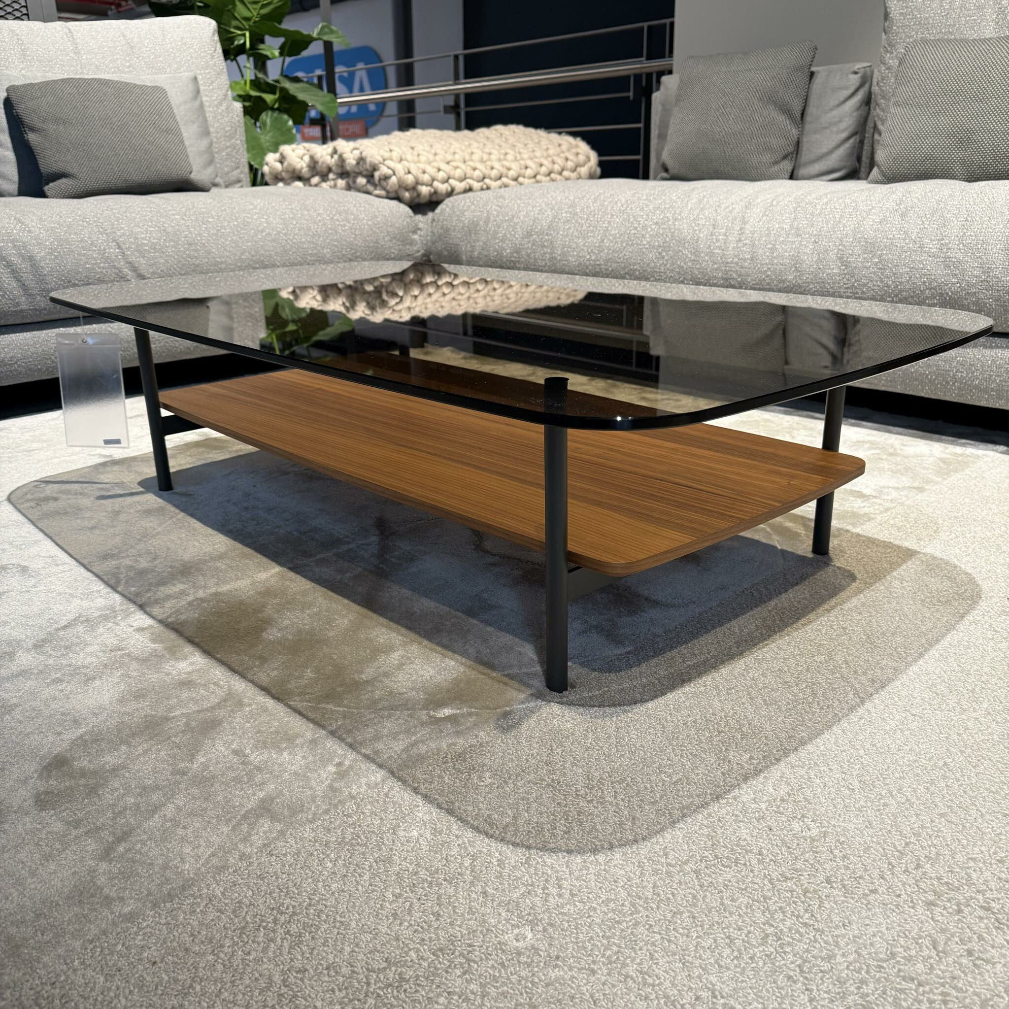 Ronald Schmitt Design - Couchtisch 8870 Platte Parsolglas Bronze Gestell Stahl RAL 7022 Schwarz Pulverbeschichtet Matt Ablage Nussbaum - 3