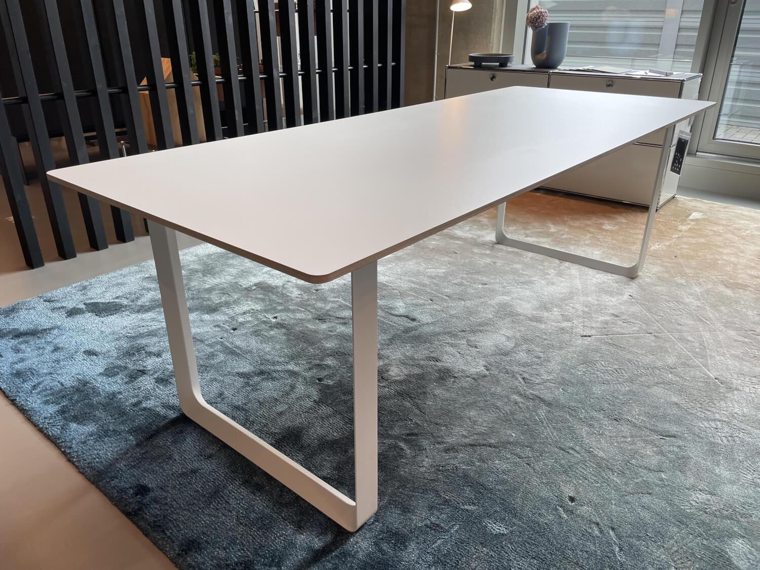 Muuto - Tisch 70/70 Laminat weiß Gestell Aluminium Weiß - 5